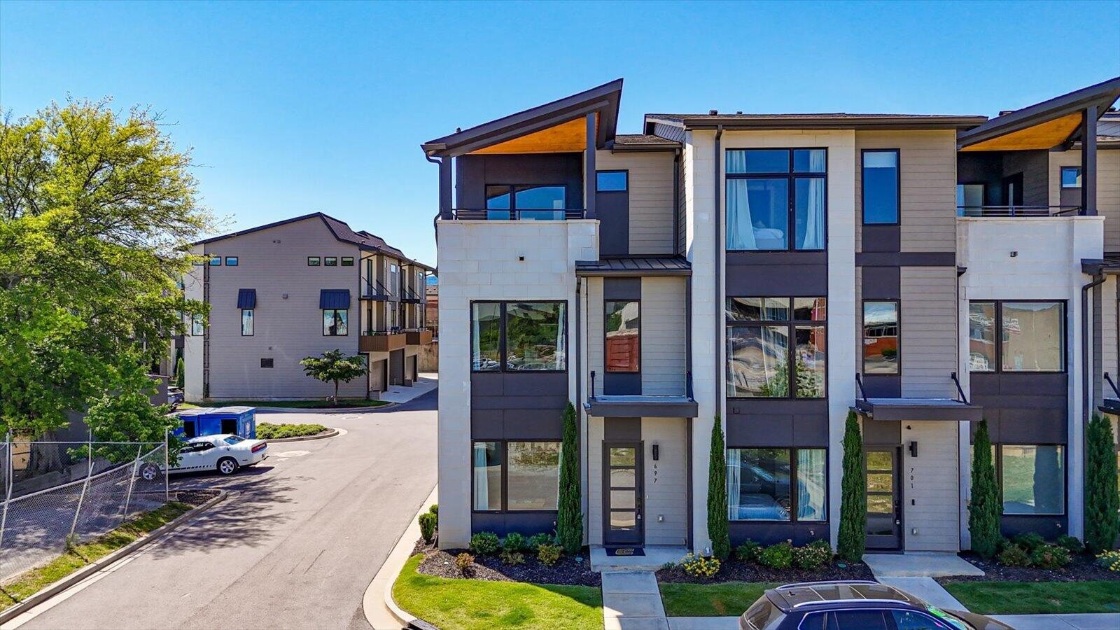 697 Burnside Place