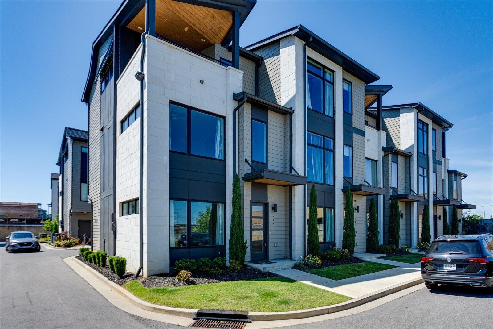 697 Burnside Place