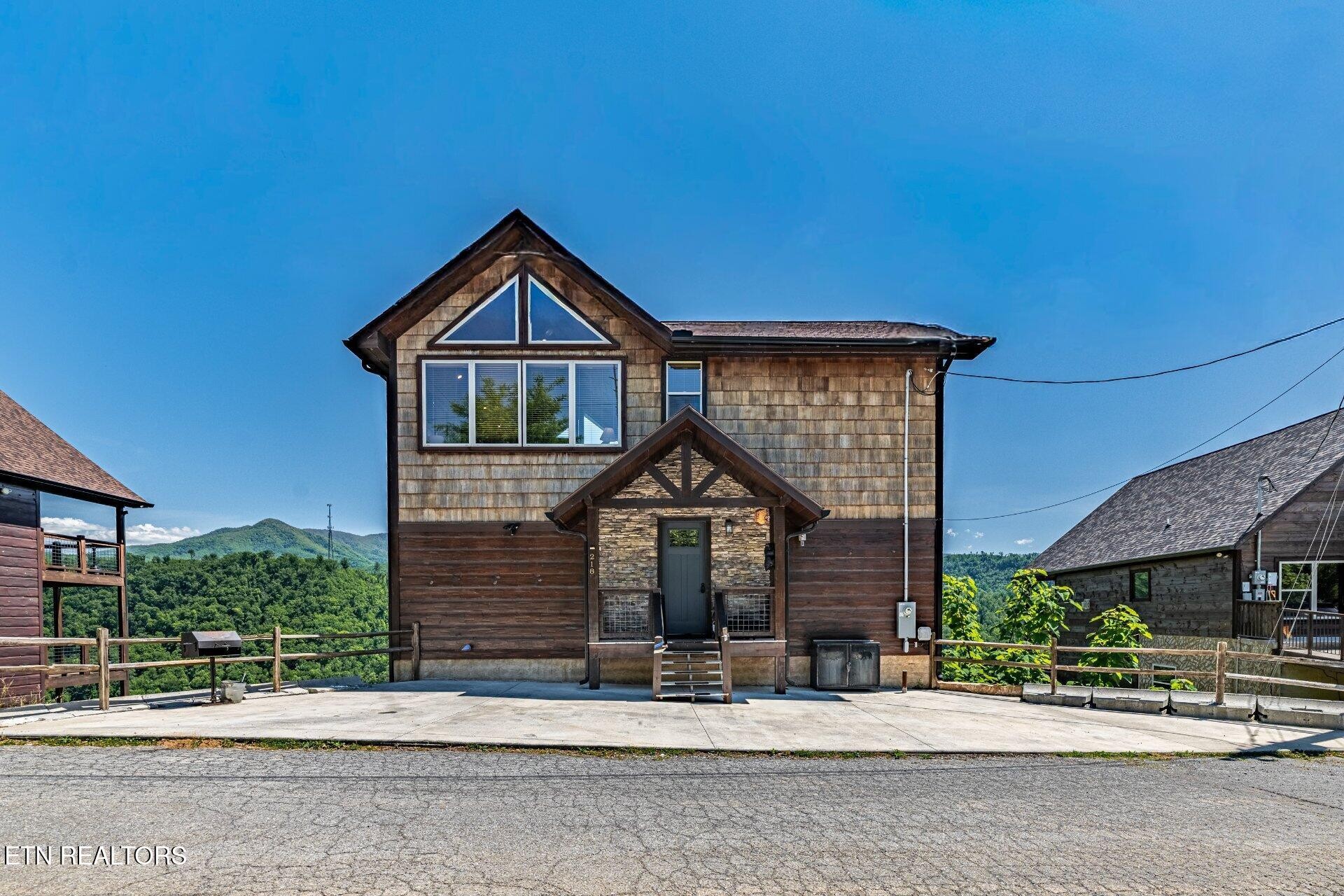 218 Pinnacle Drive