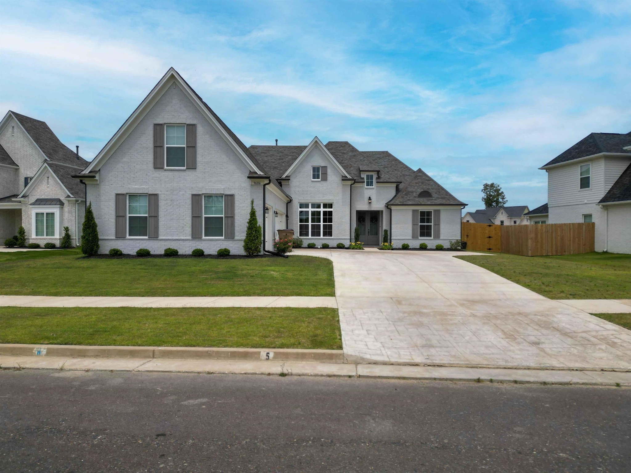 9606 GRAYS HOLLOW DR