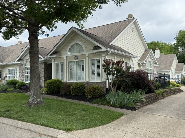 825 Browns Ln