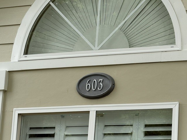 825 Browns Ln