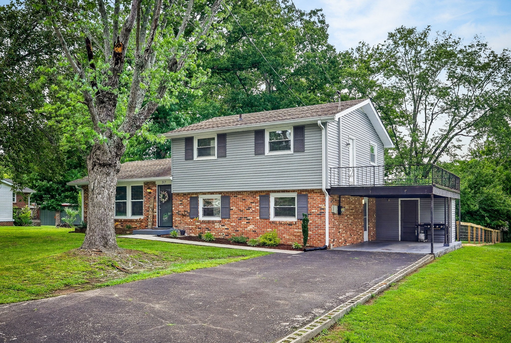 317 Lakeshore Dr