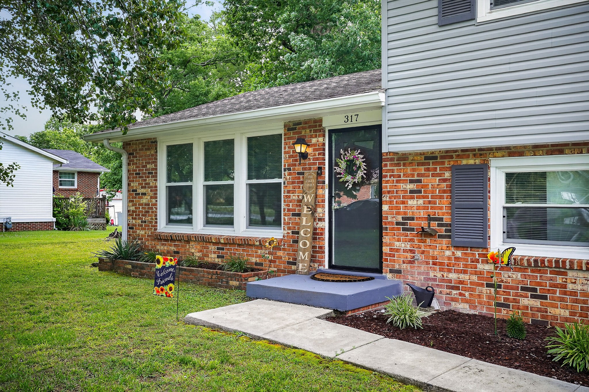 317 Lakeshore Dr
