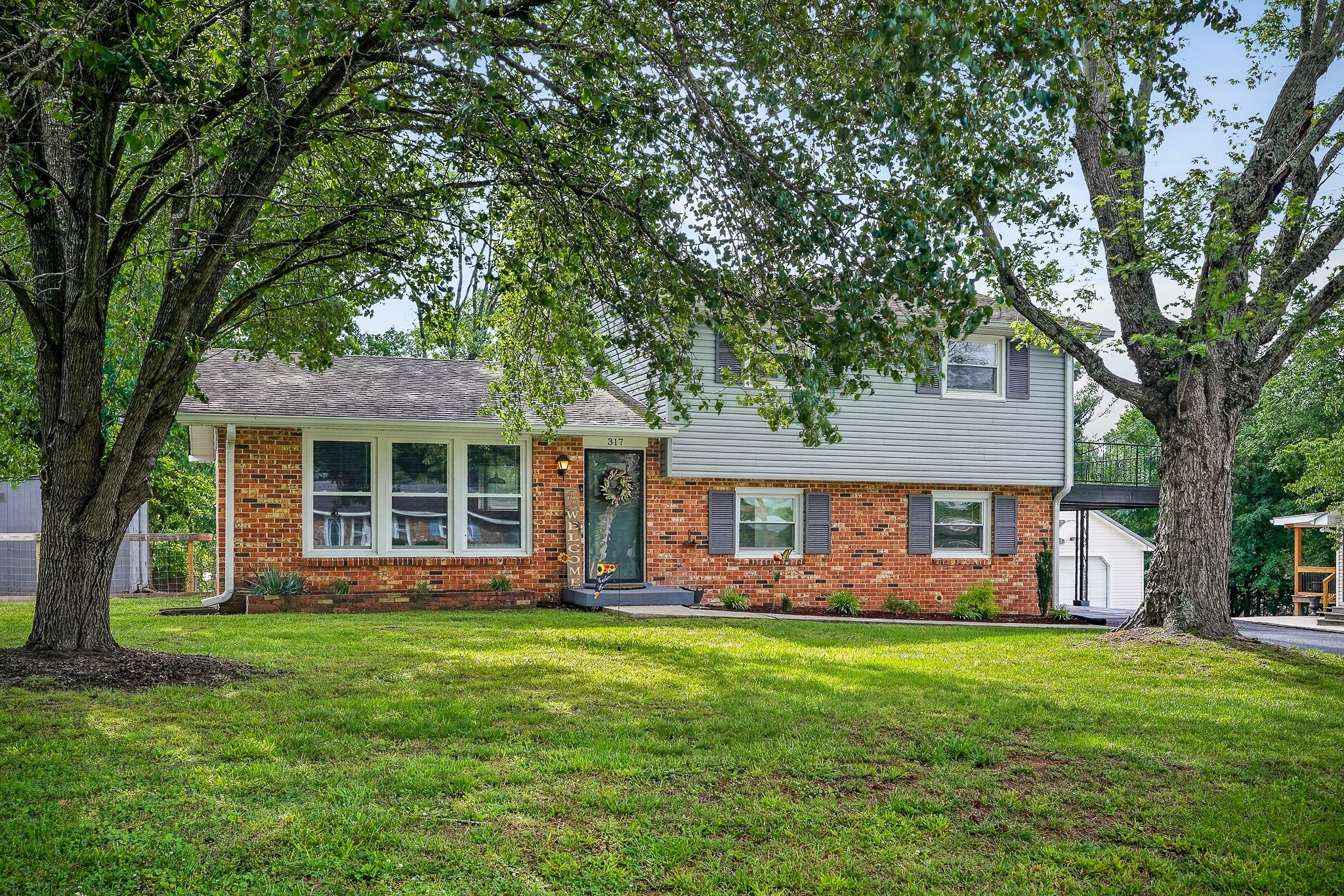 317 Lakeshore Dr