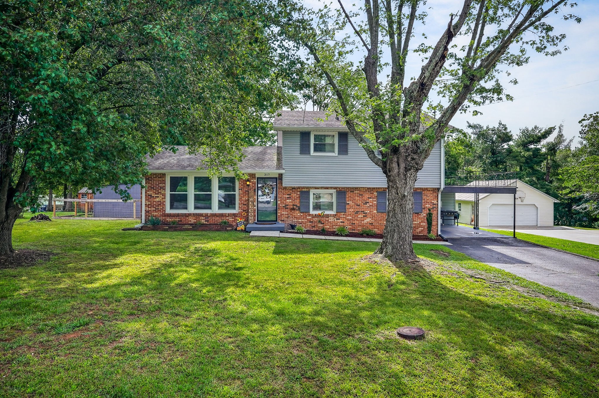 317 Lakeshore Dr