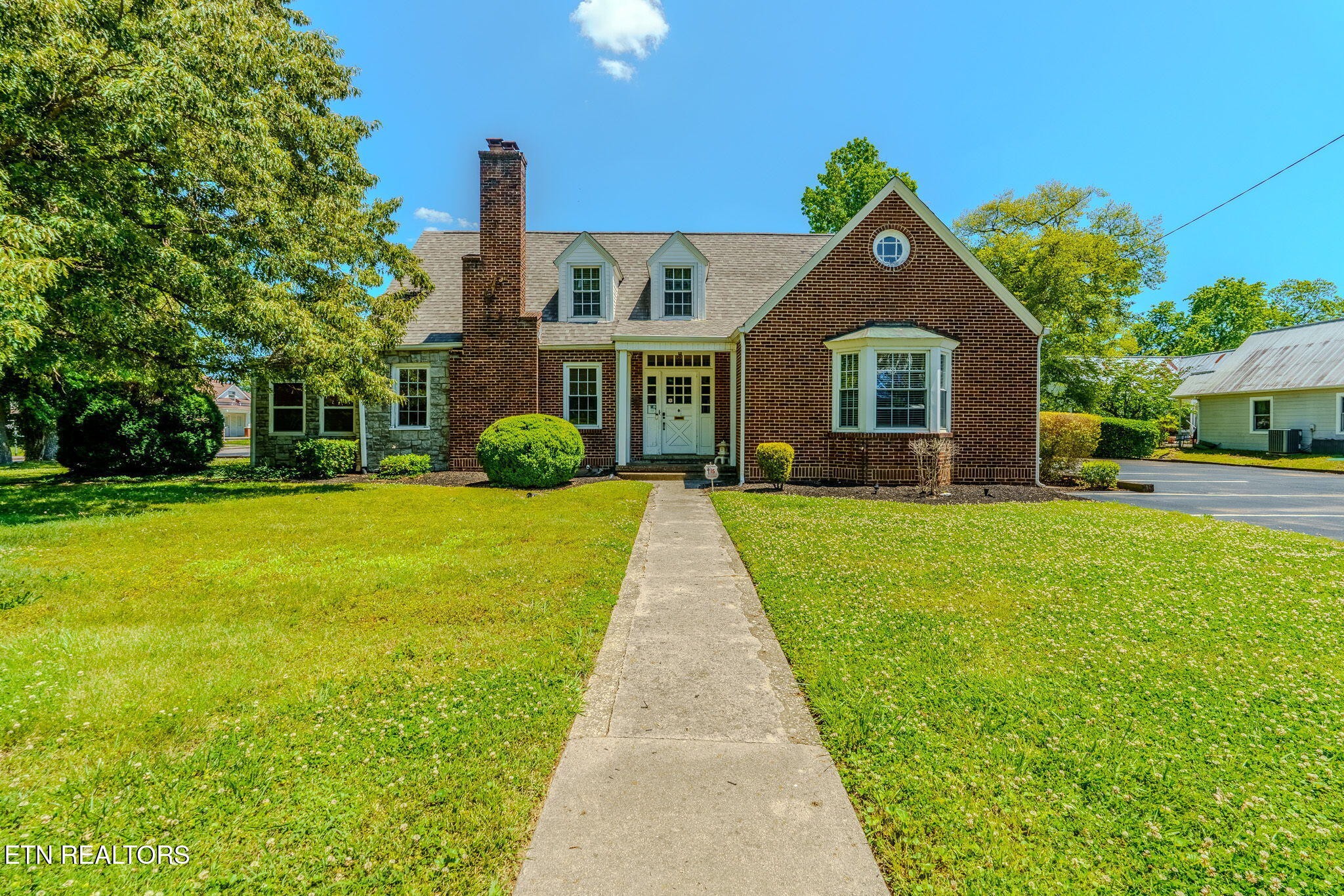 526 Belle Ave