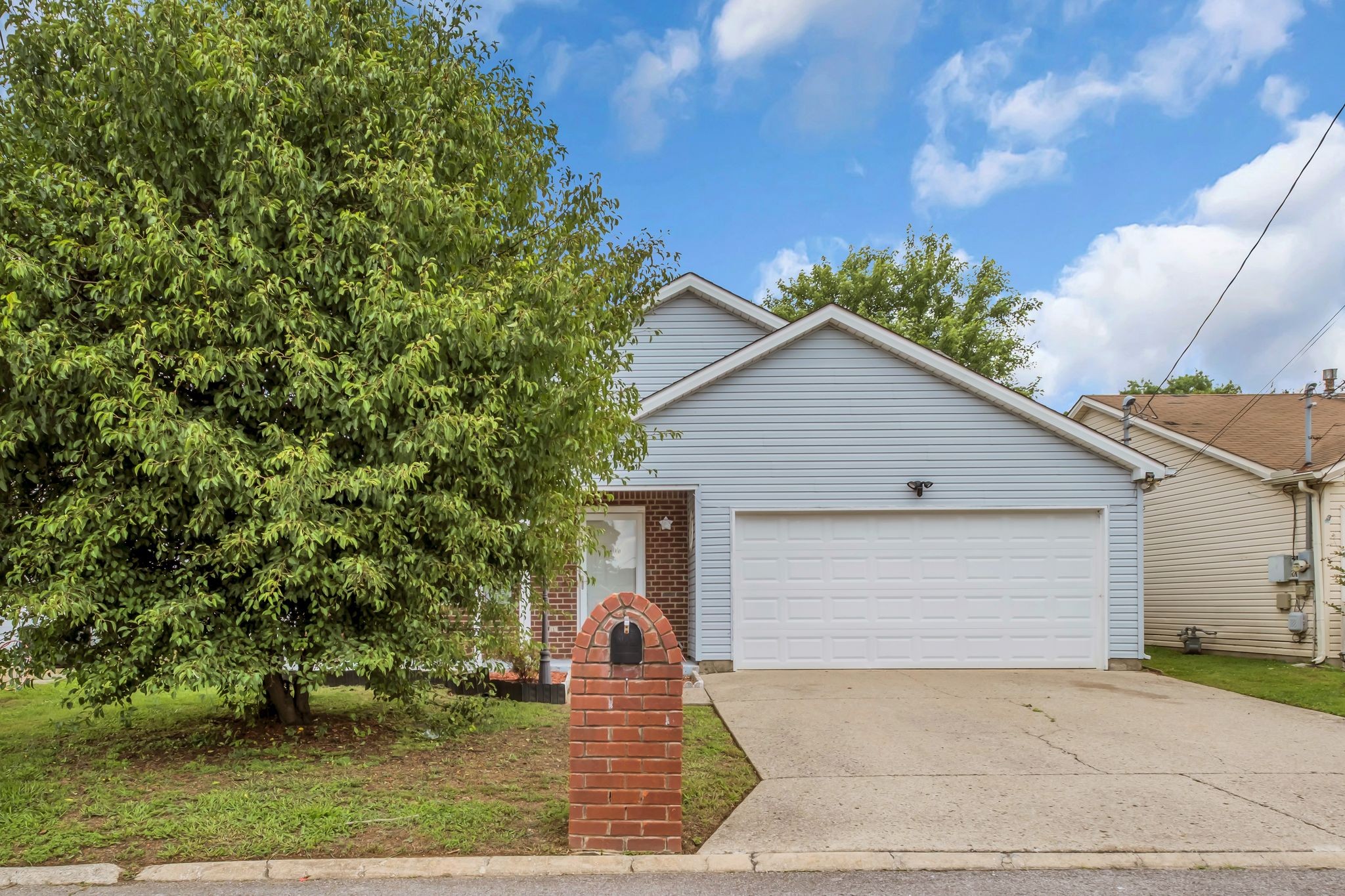 99 Edgehill Ln