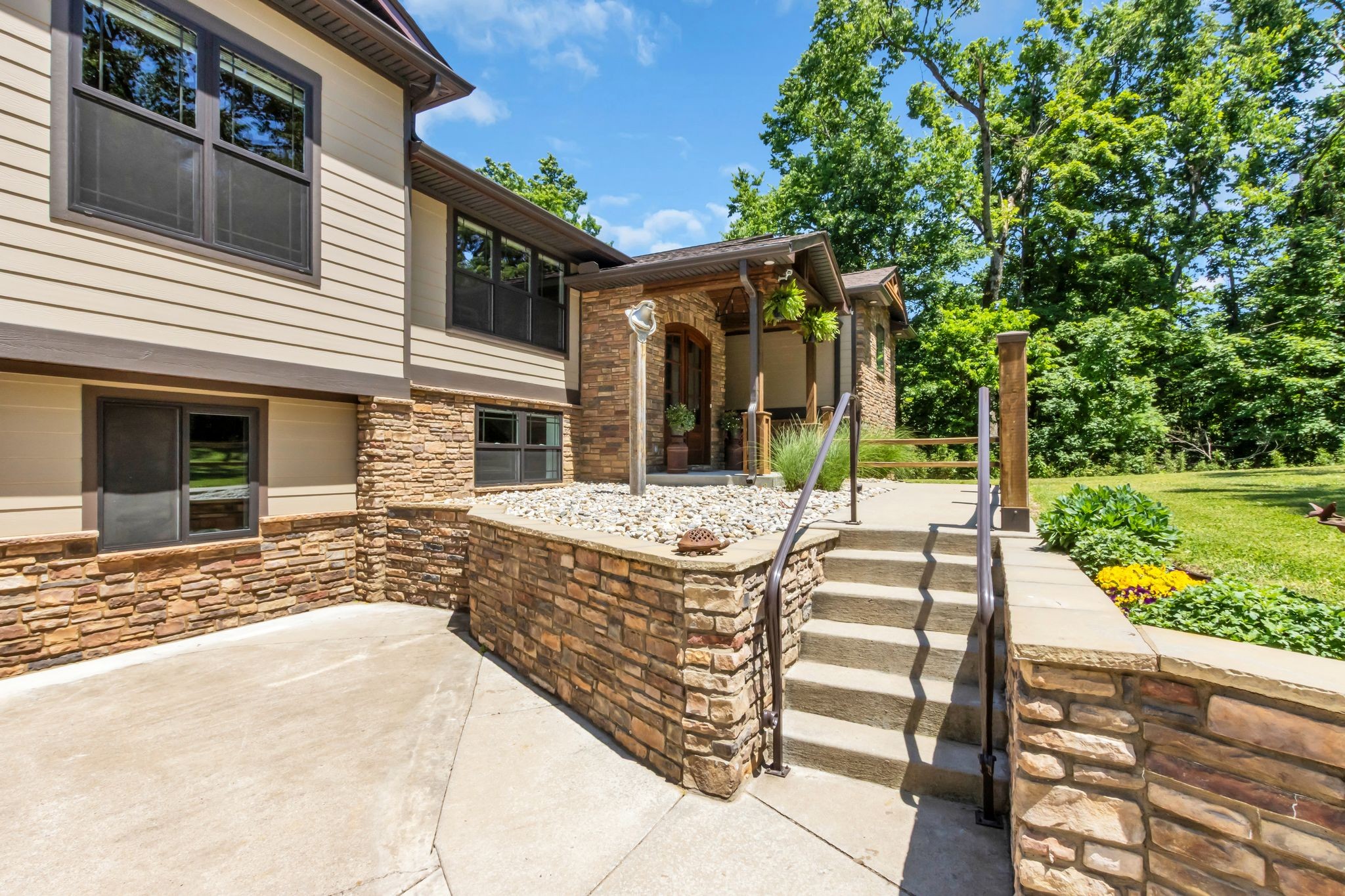 3639 Laura Ridge Rd
