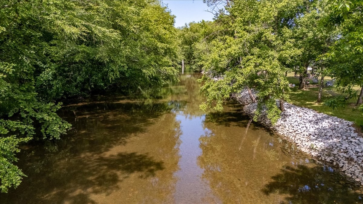 194 Creekside Ln
