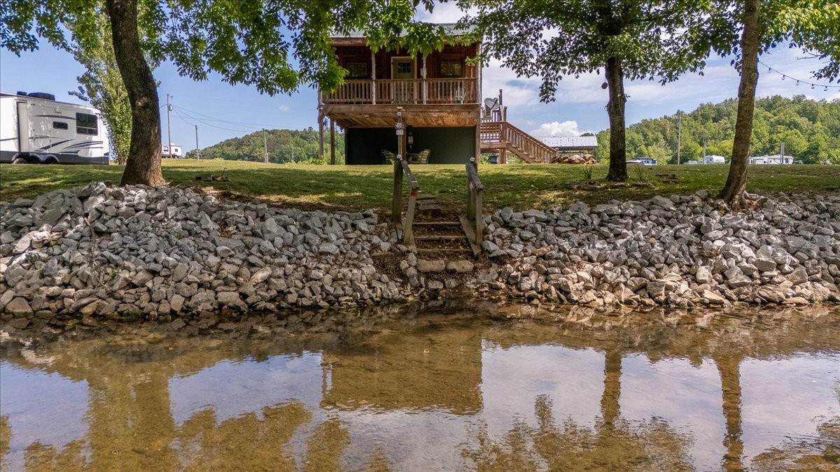 194 Creekside Ln