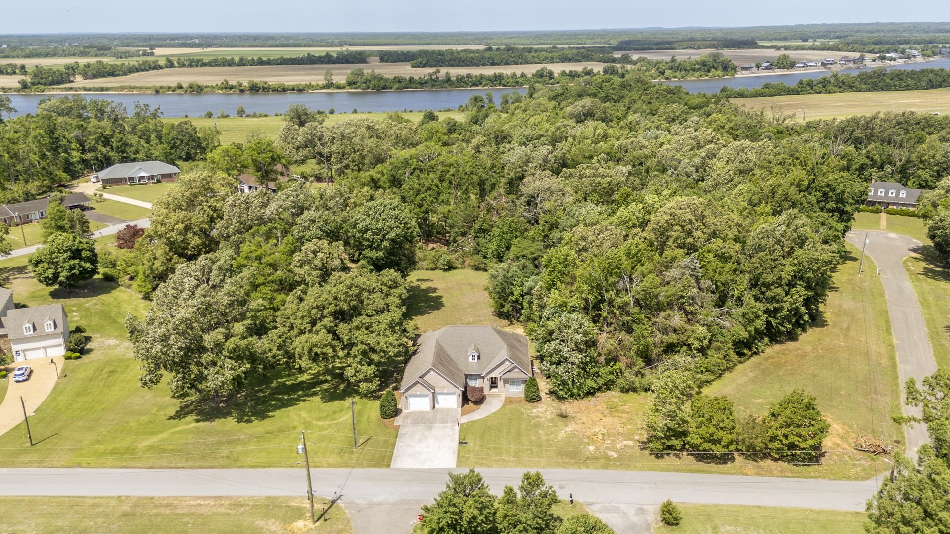 670 BOWEN DR