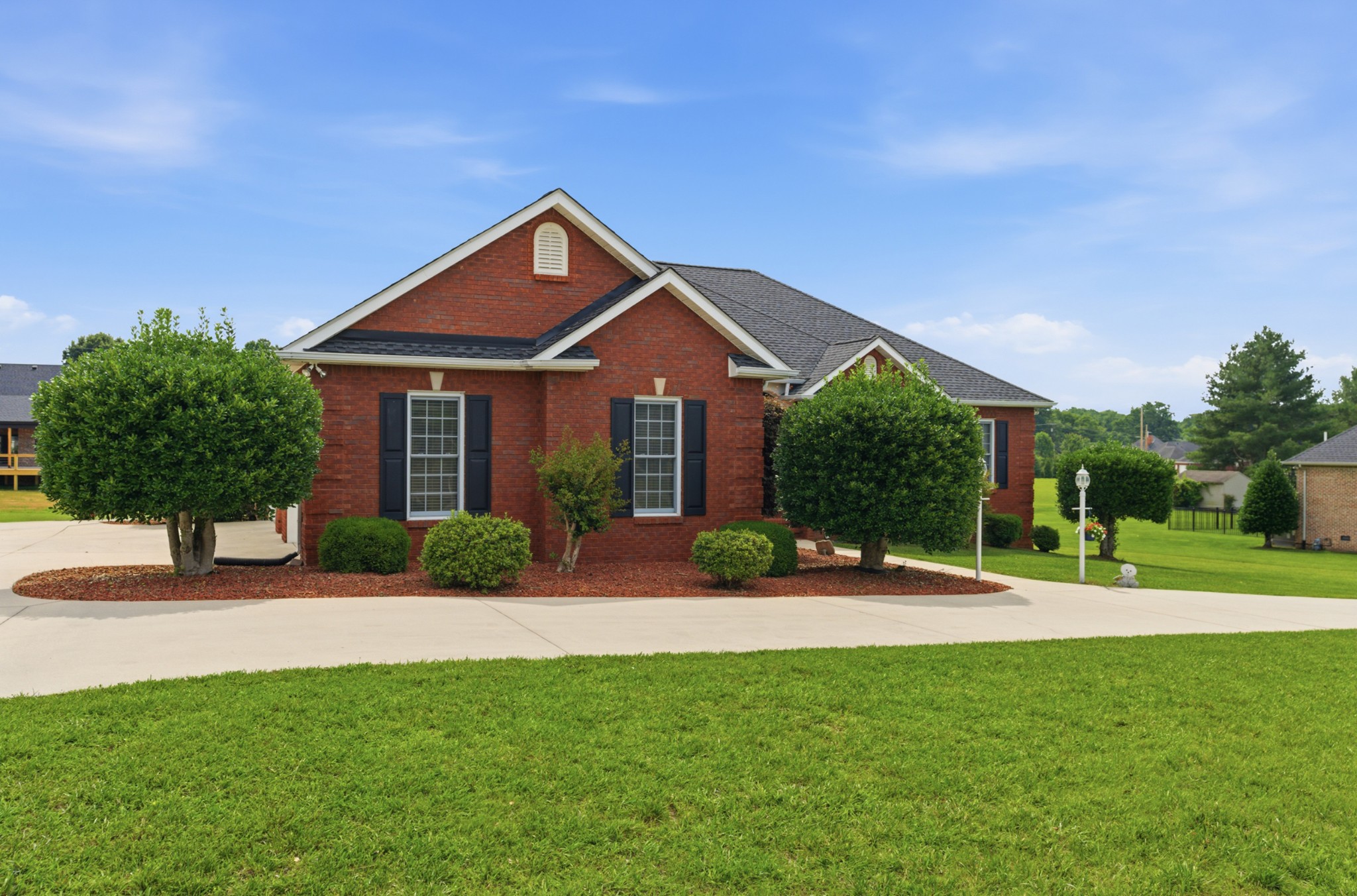 584 Golf Club Dr