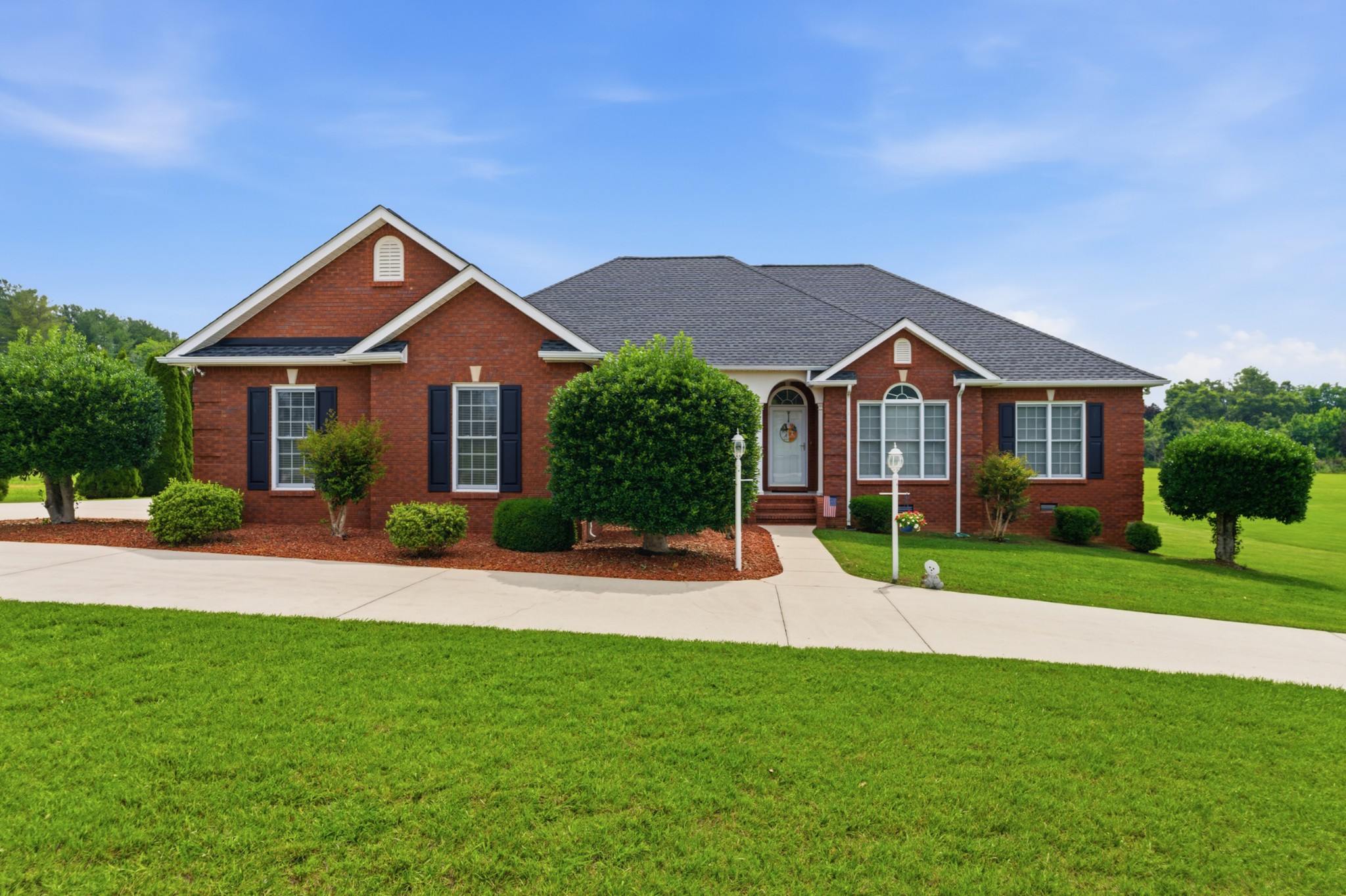 584 Golf Club Dr