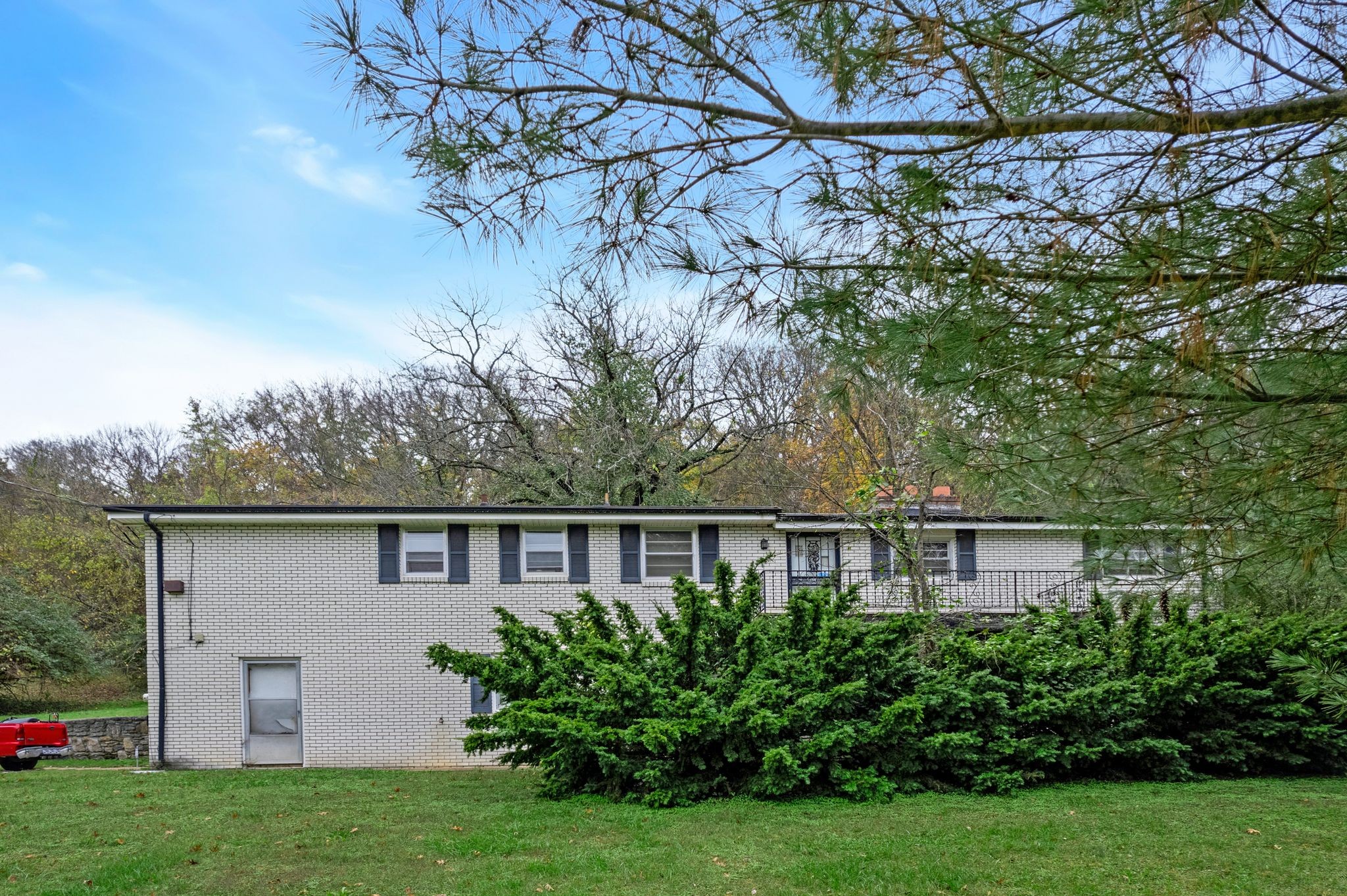 4081 Fairmeade Dr