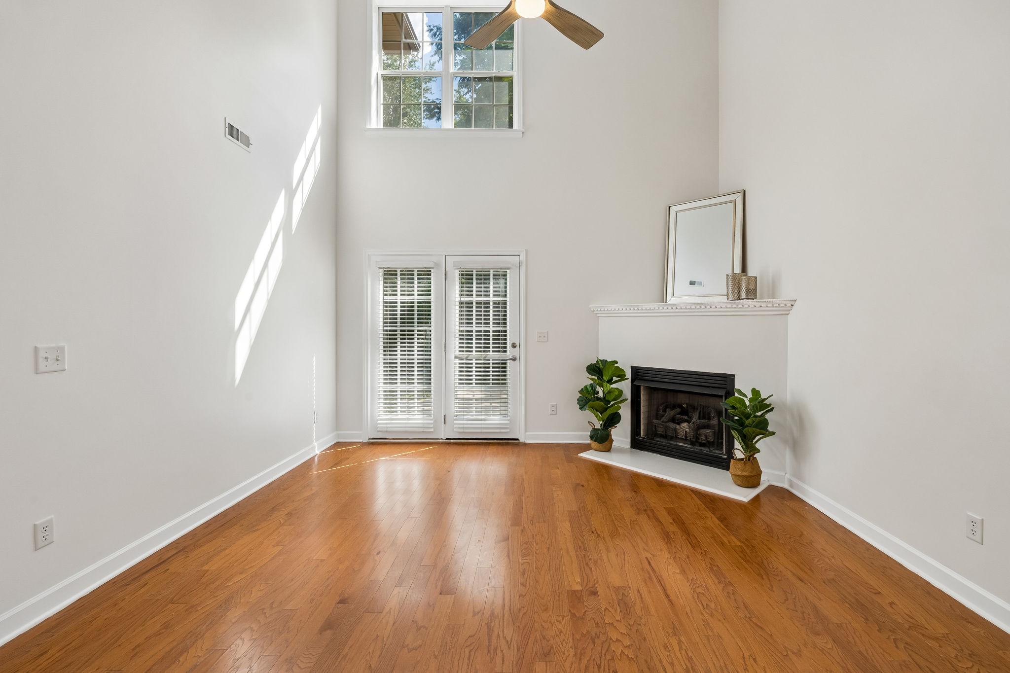 616 Twin Oaks Ct
