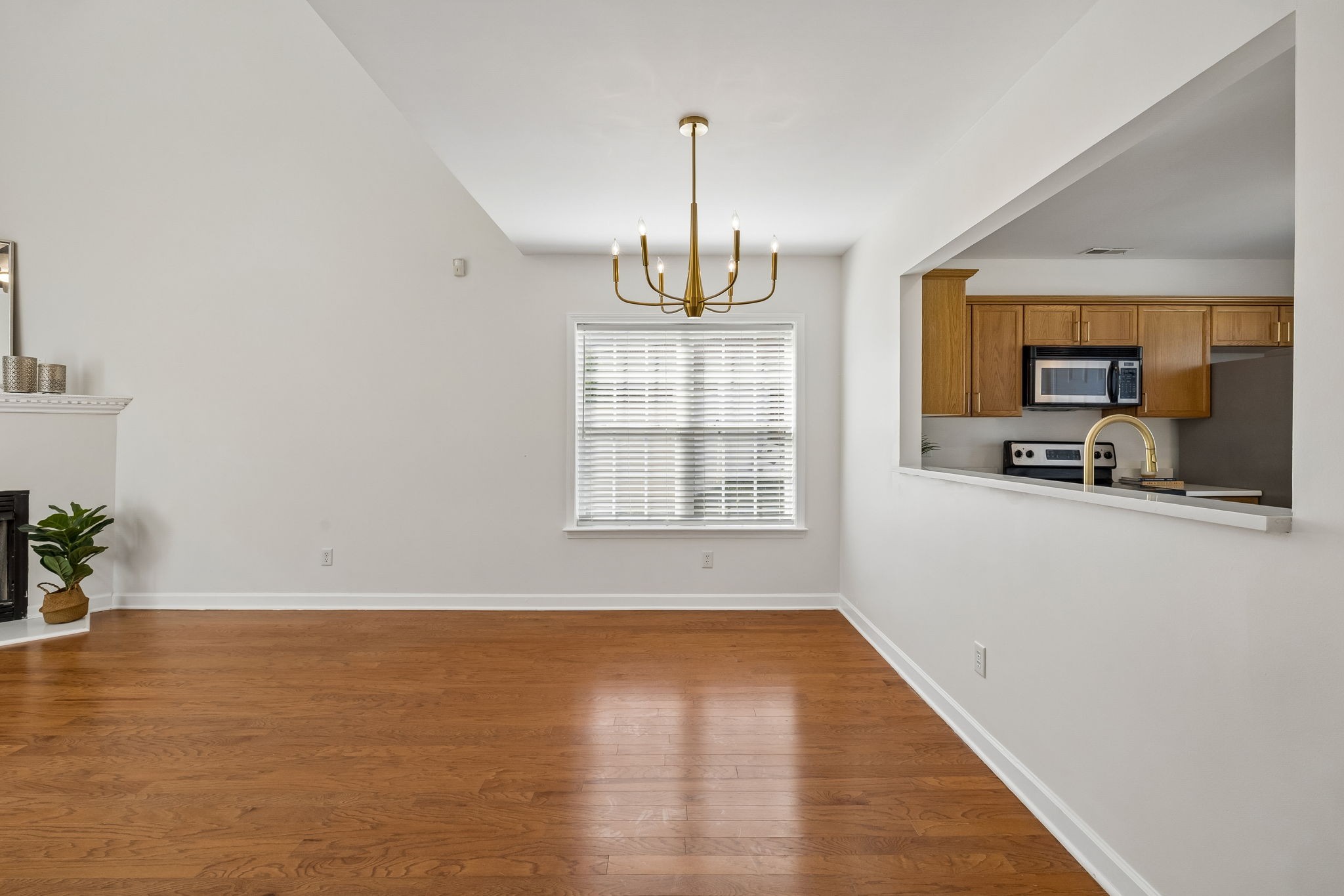 616 Twin Oaks Ct