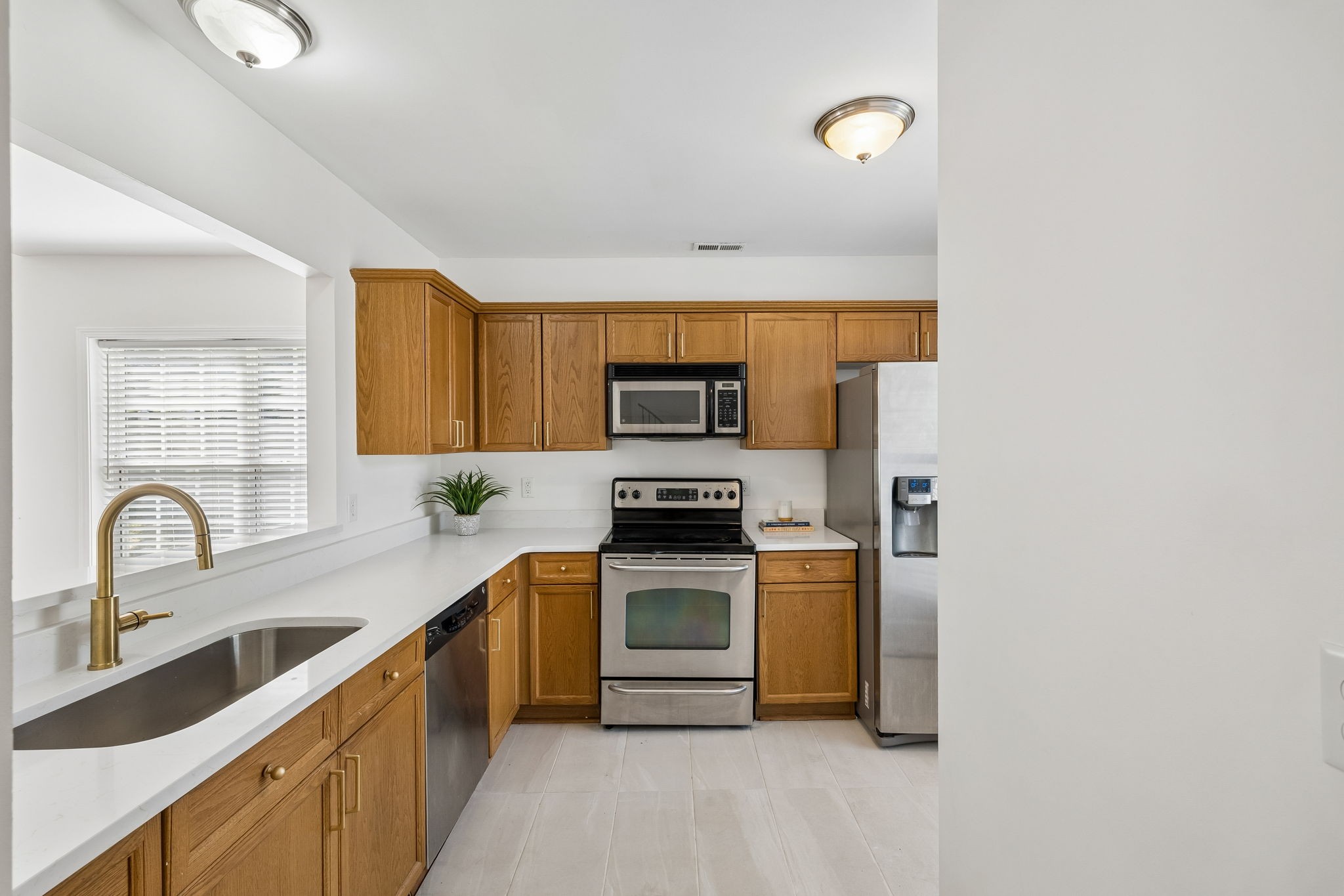 616 Twin Oaks Ct