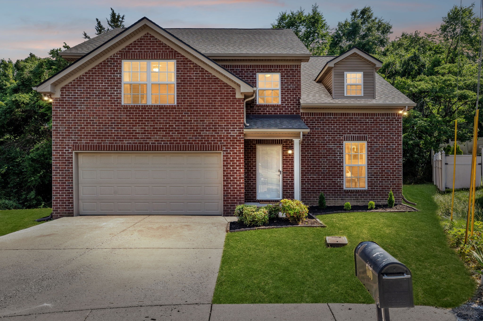 616 Twin Oaks Ct