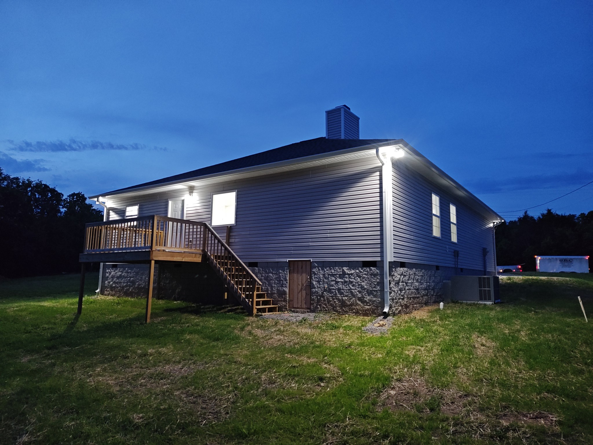 689 W Main St