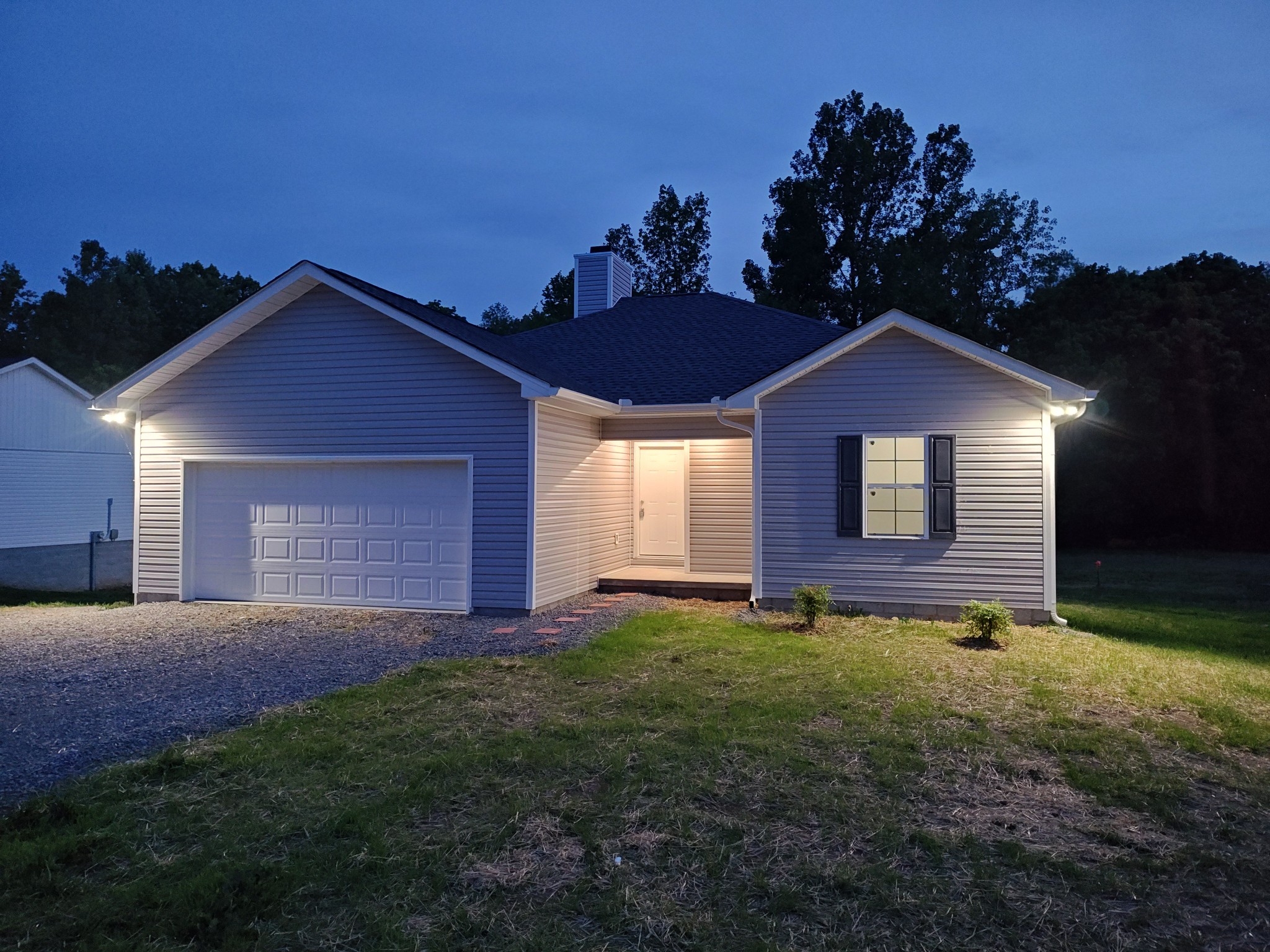689 W Main St