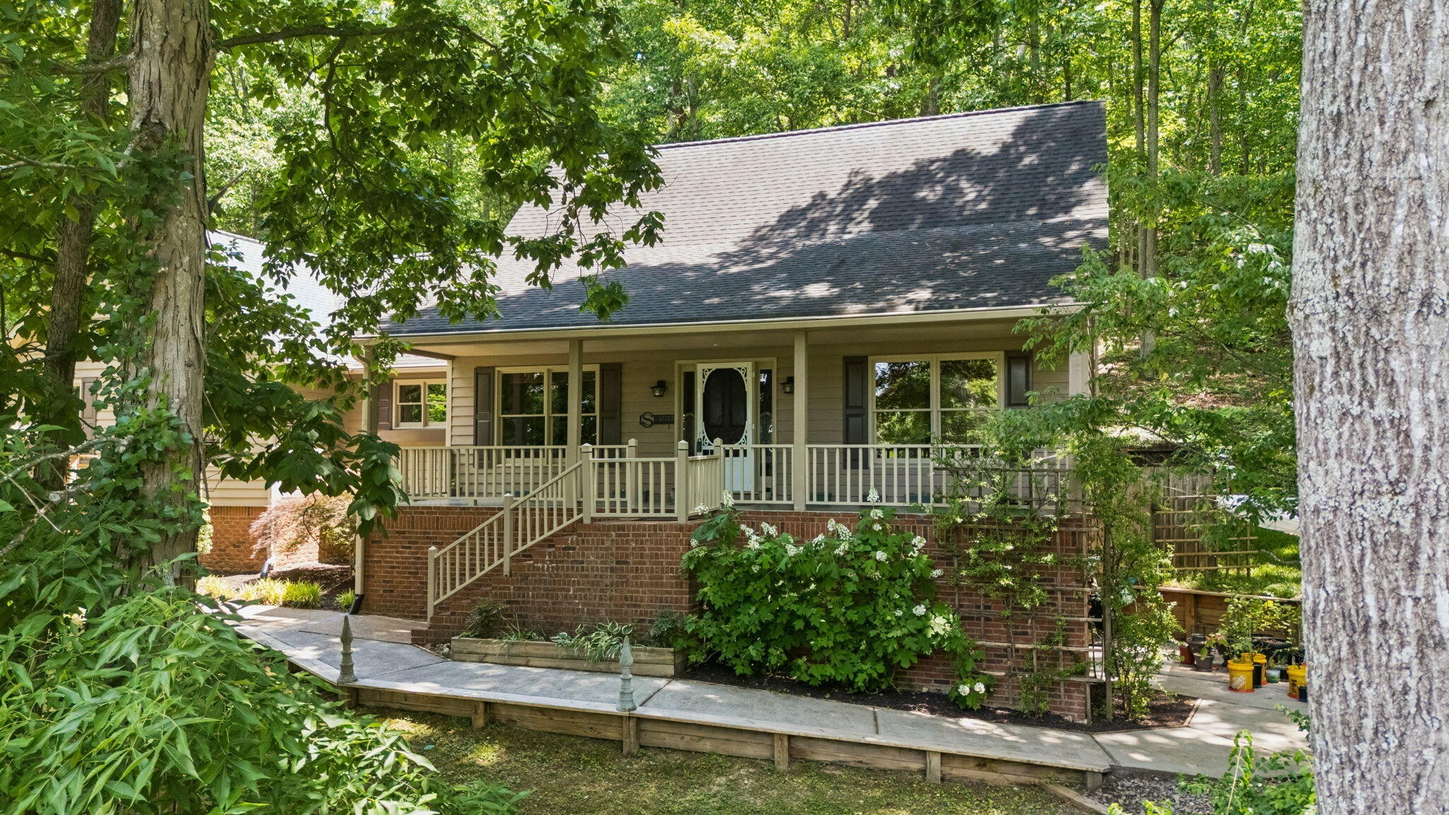 2013 Laurel Springs Drive, NW