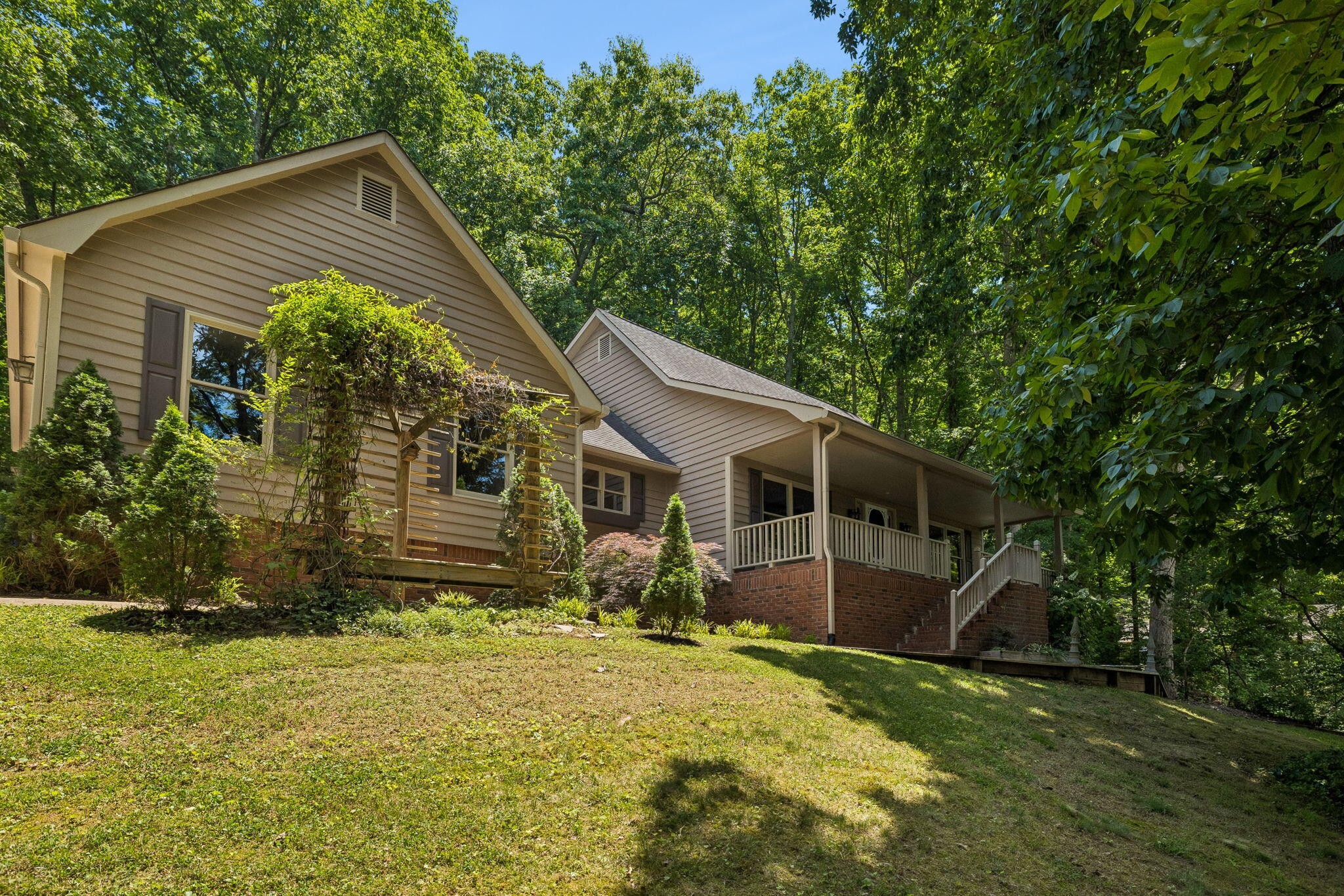 2013 Laurel Springs Drive, NW