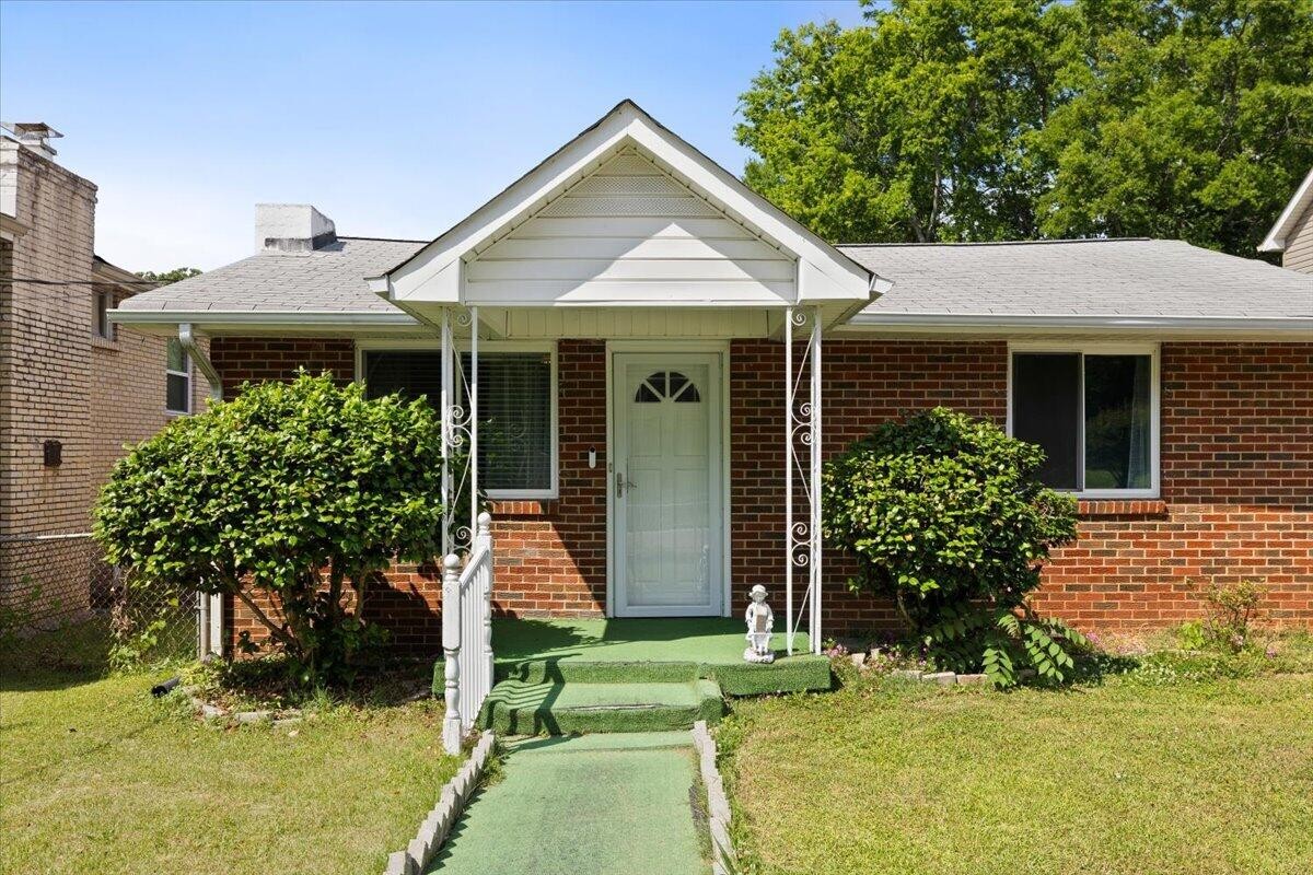 6113 Fisk Avenue