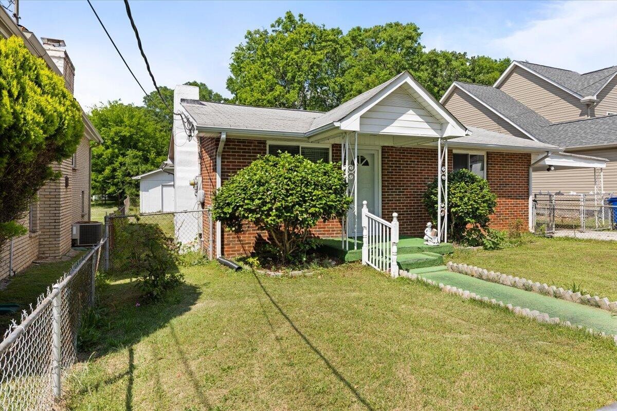 6113 Fisk Avenue