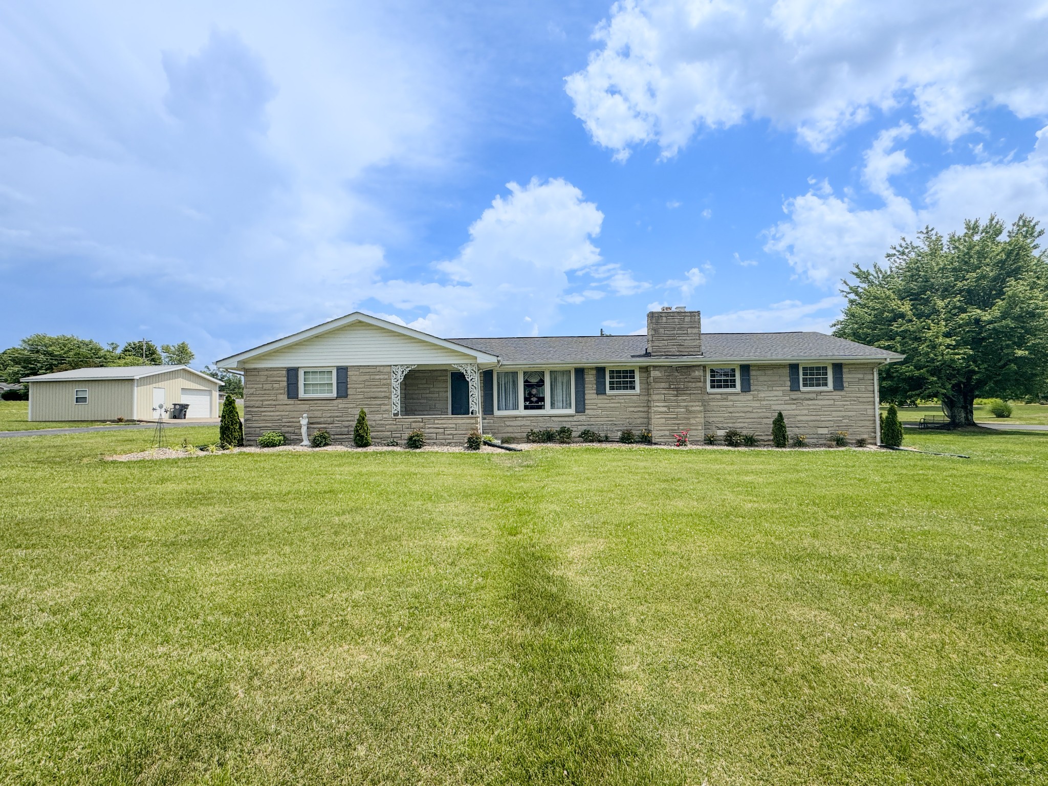 1406 Ellington Dr