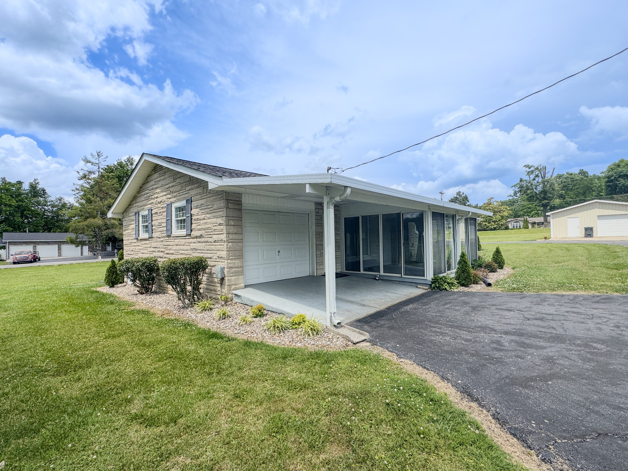 1406 Ellington Dr