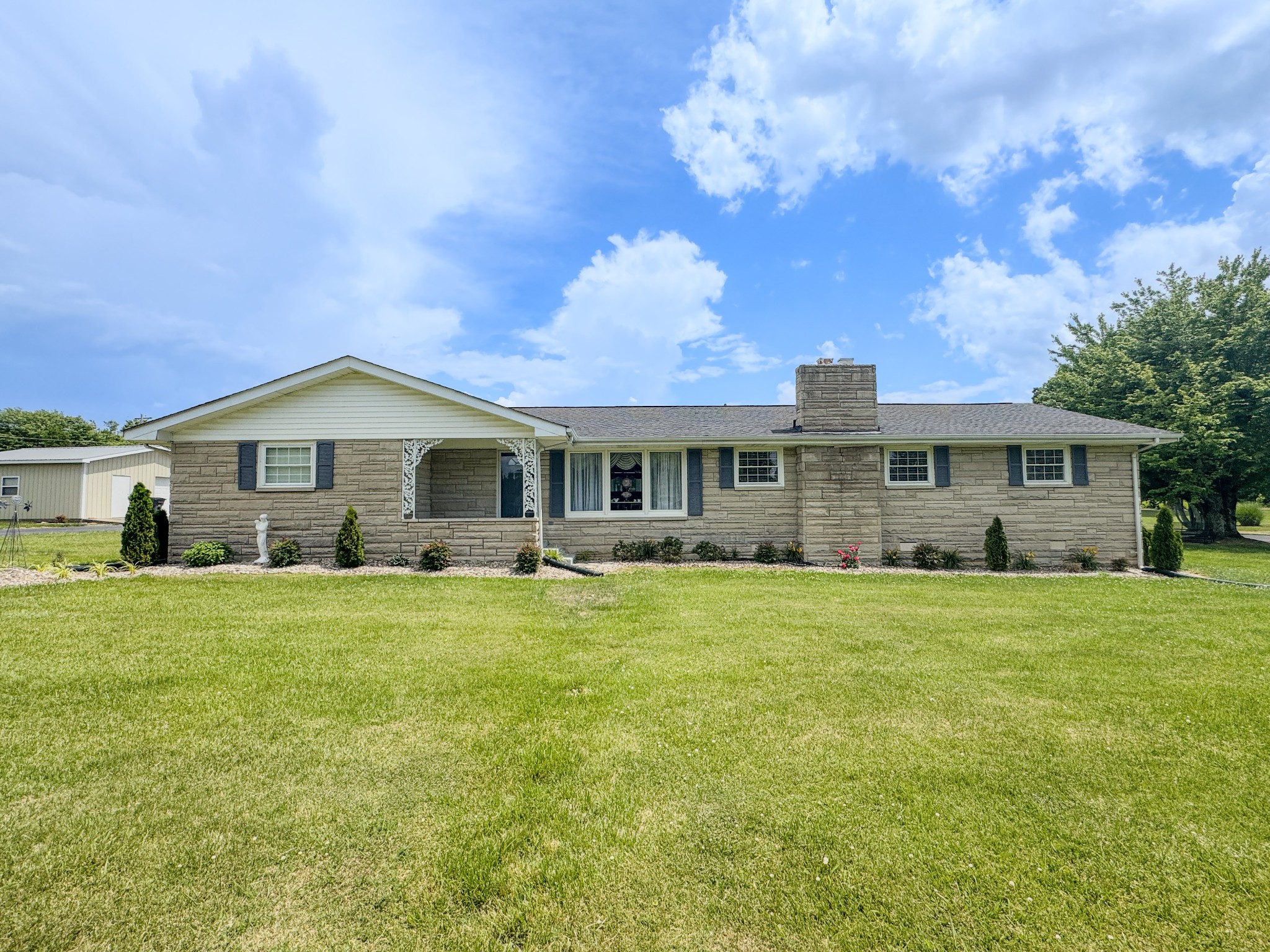 1406 Ellington Dr