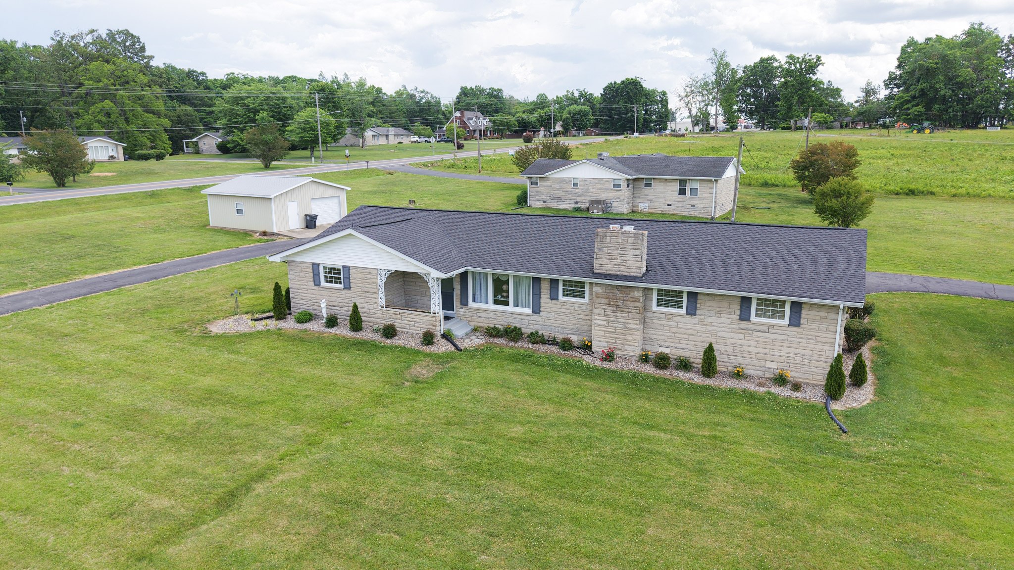 1406 Ellington Dr