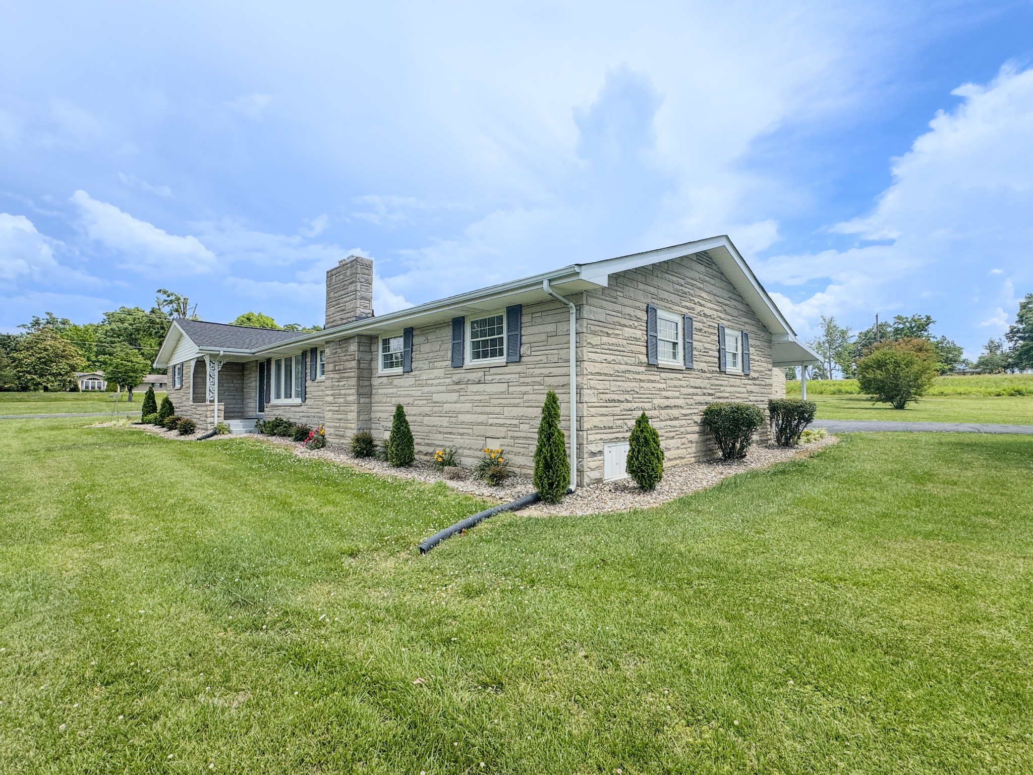 1406 Ellington Dr