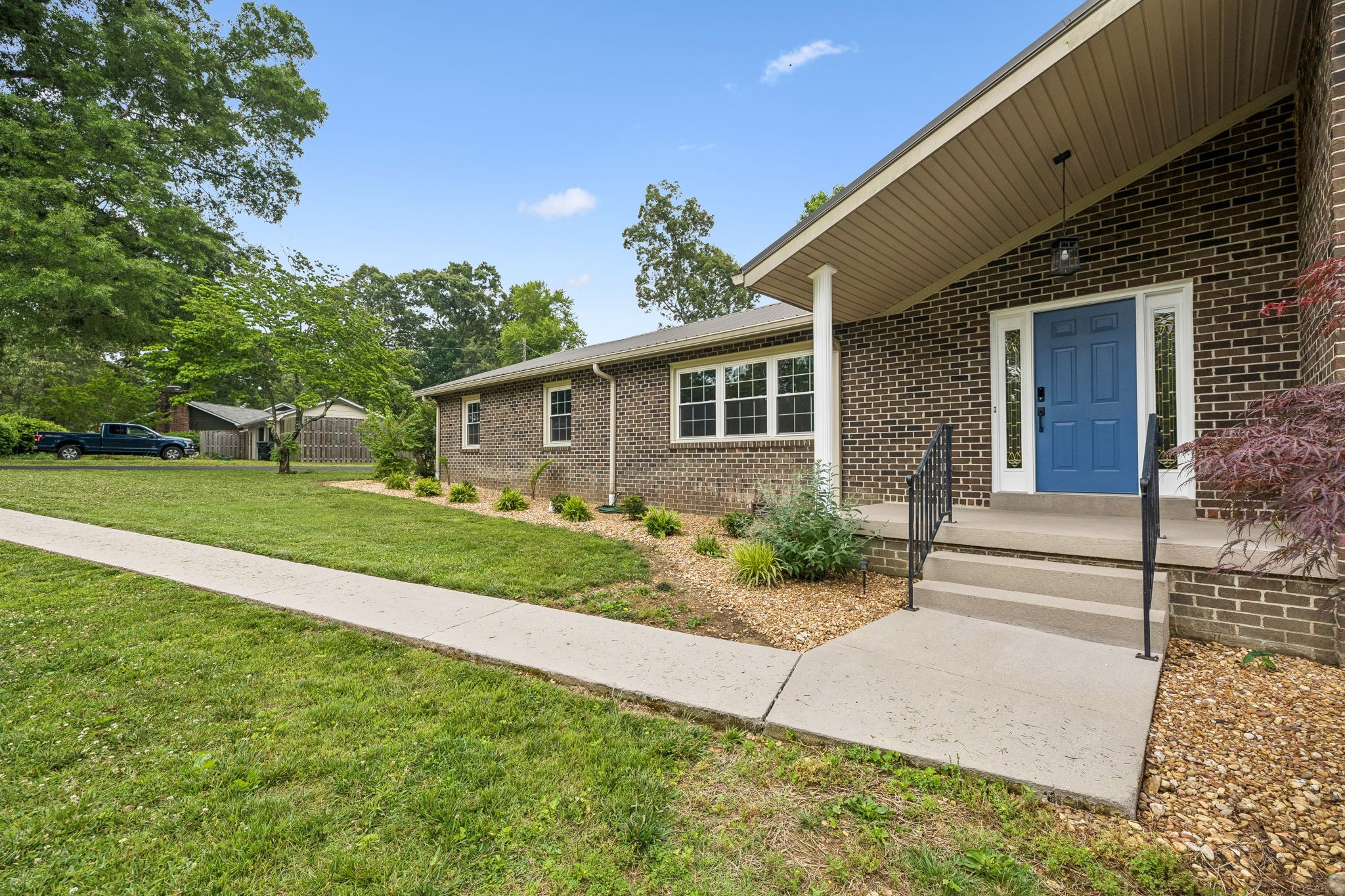 220 Lakewood Dr