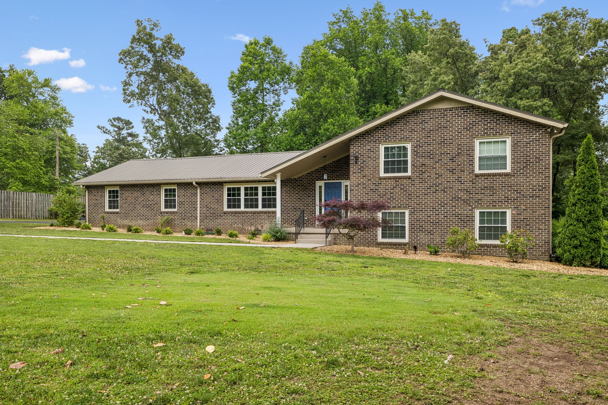 220 Lakewood Dr