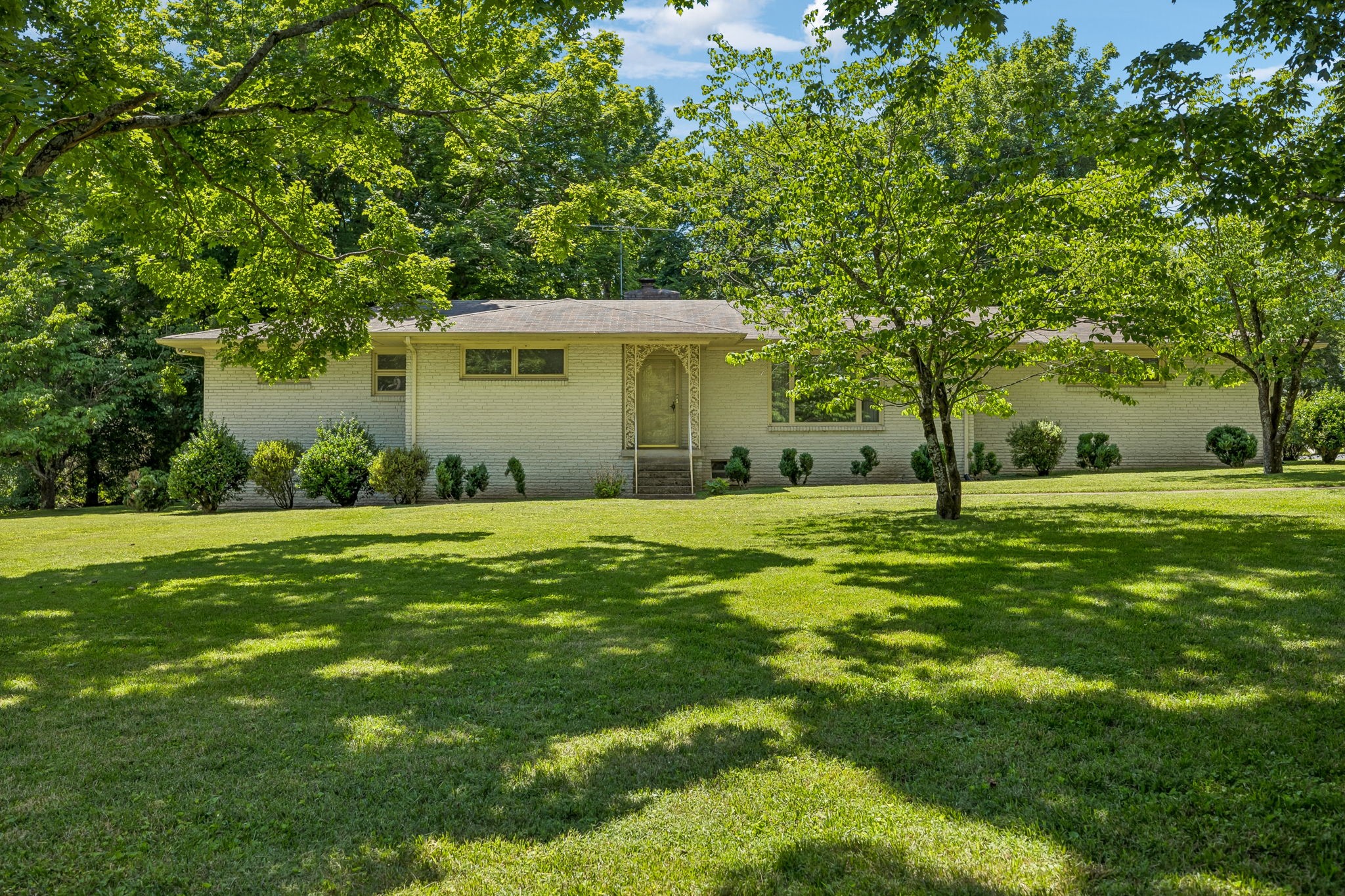 1505 Hillsboro Rd