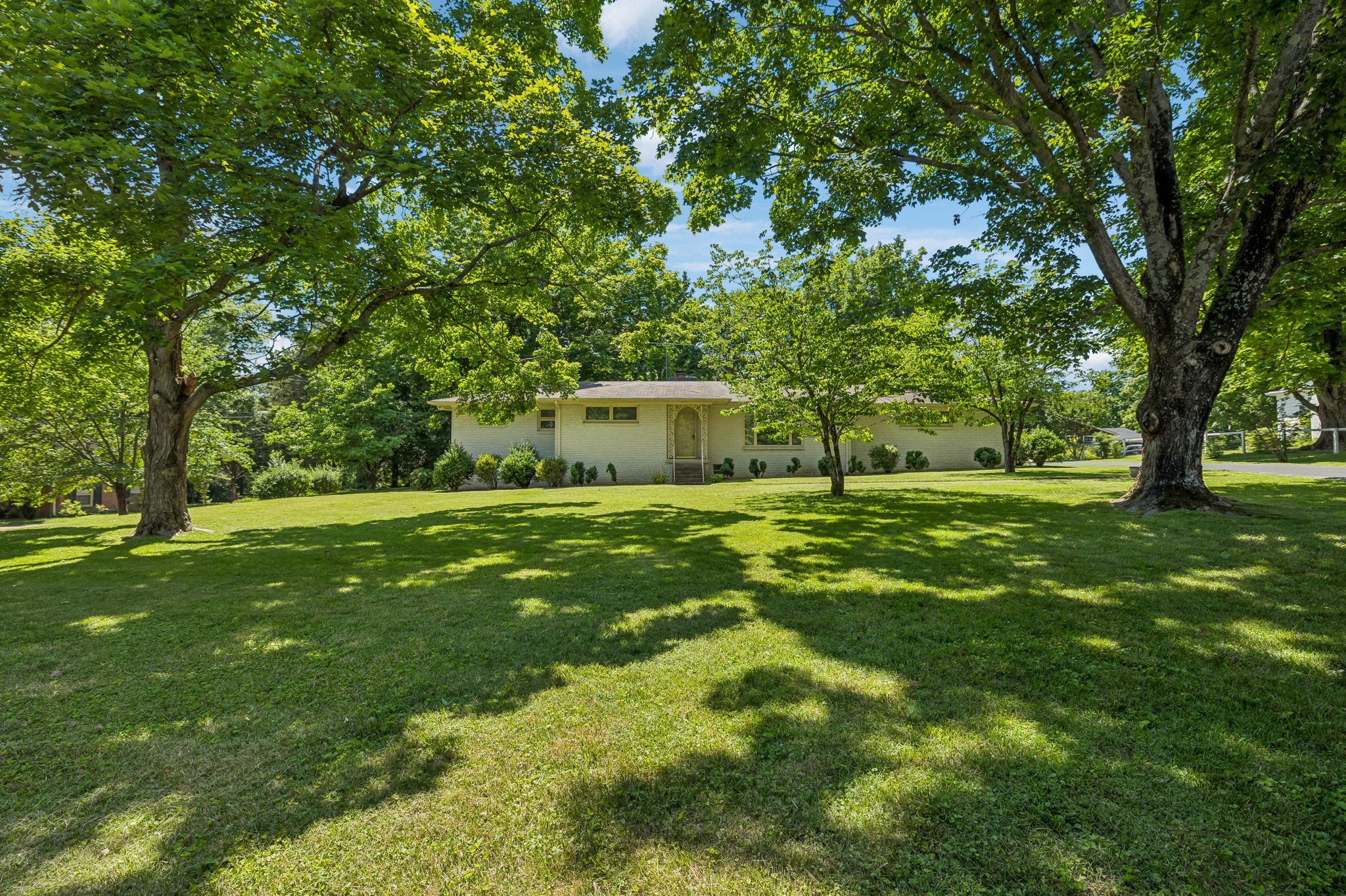 1505 Hillsboro Rd