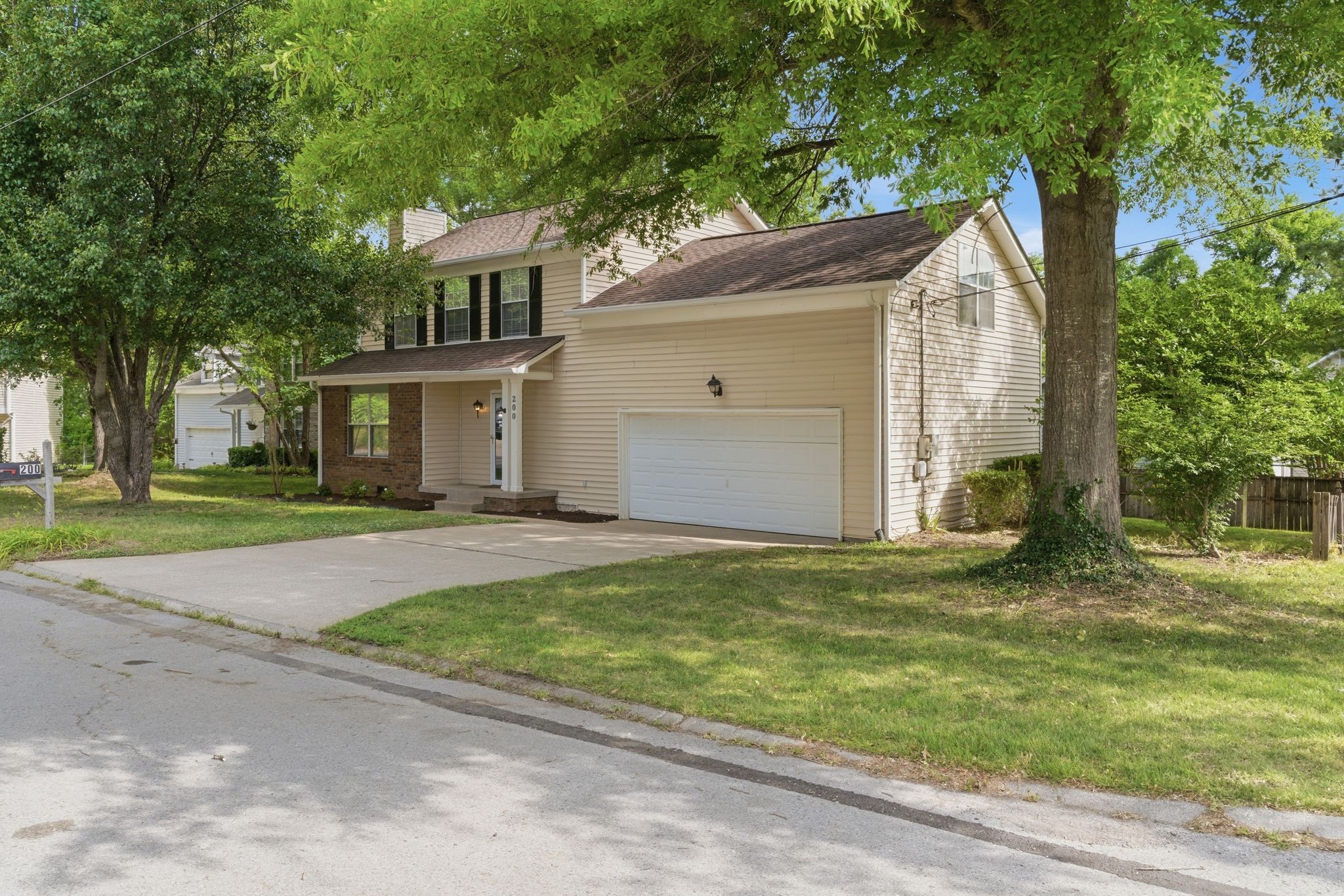 200 Barrington Ct