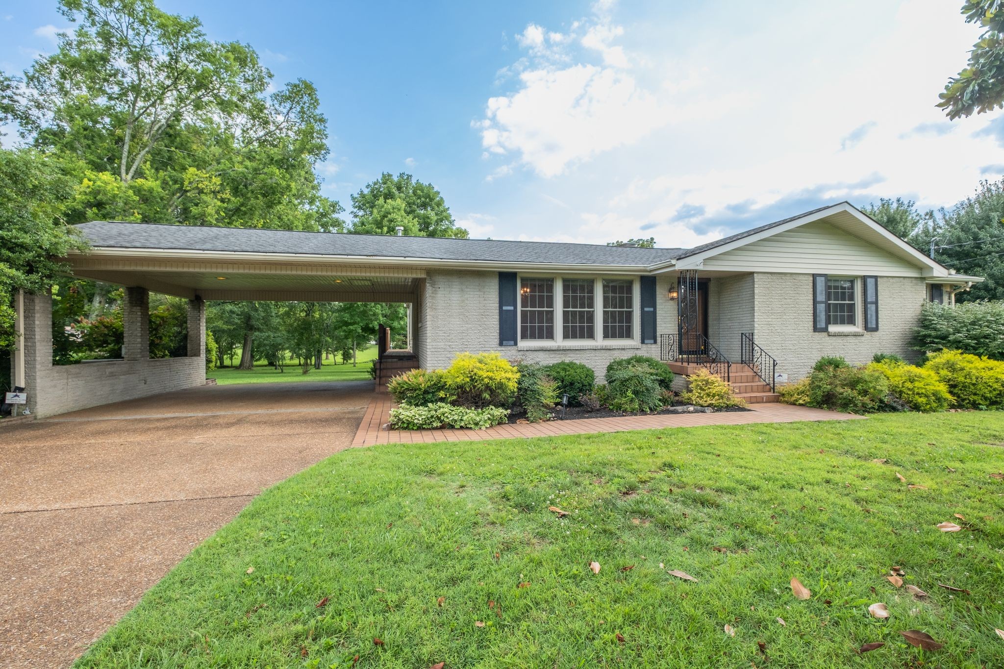 182 Cherokee Rd