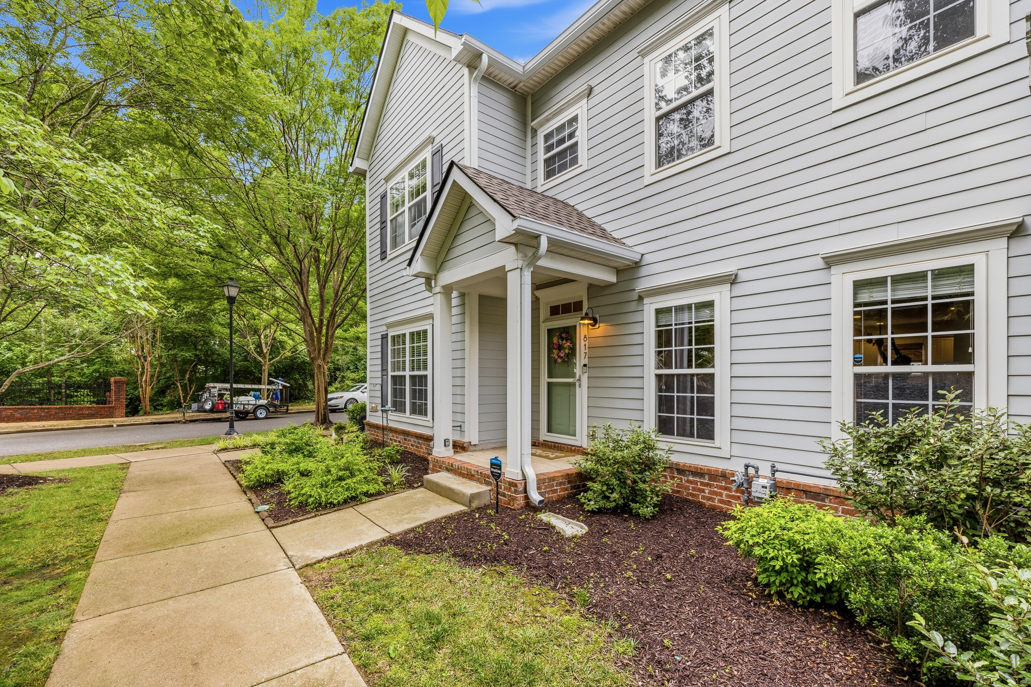 817 Hobbit Ln