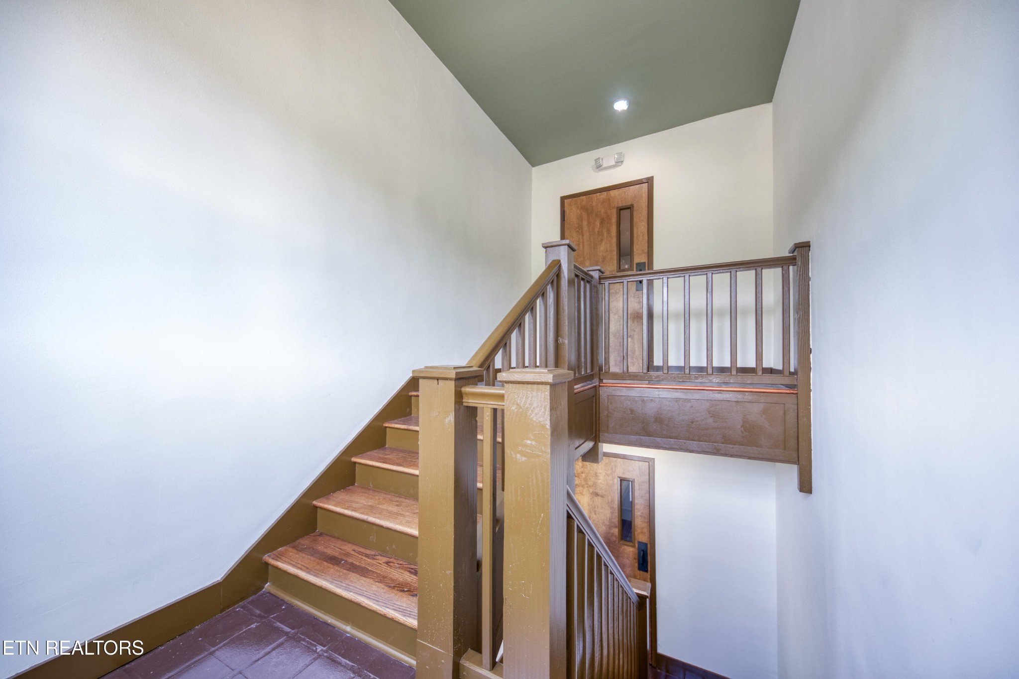 2724 E Magnolia Ave