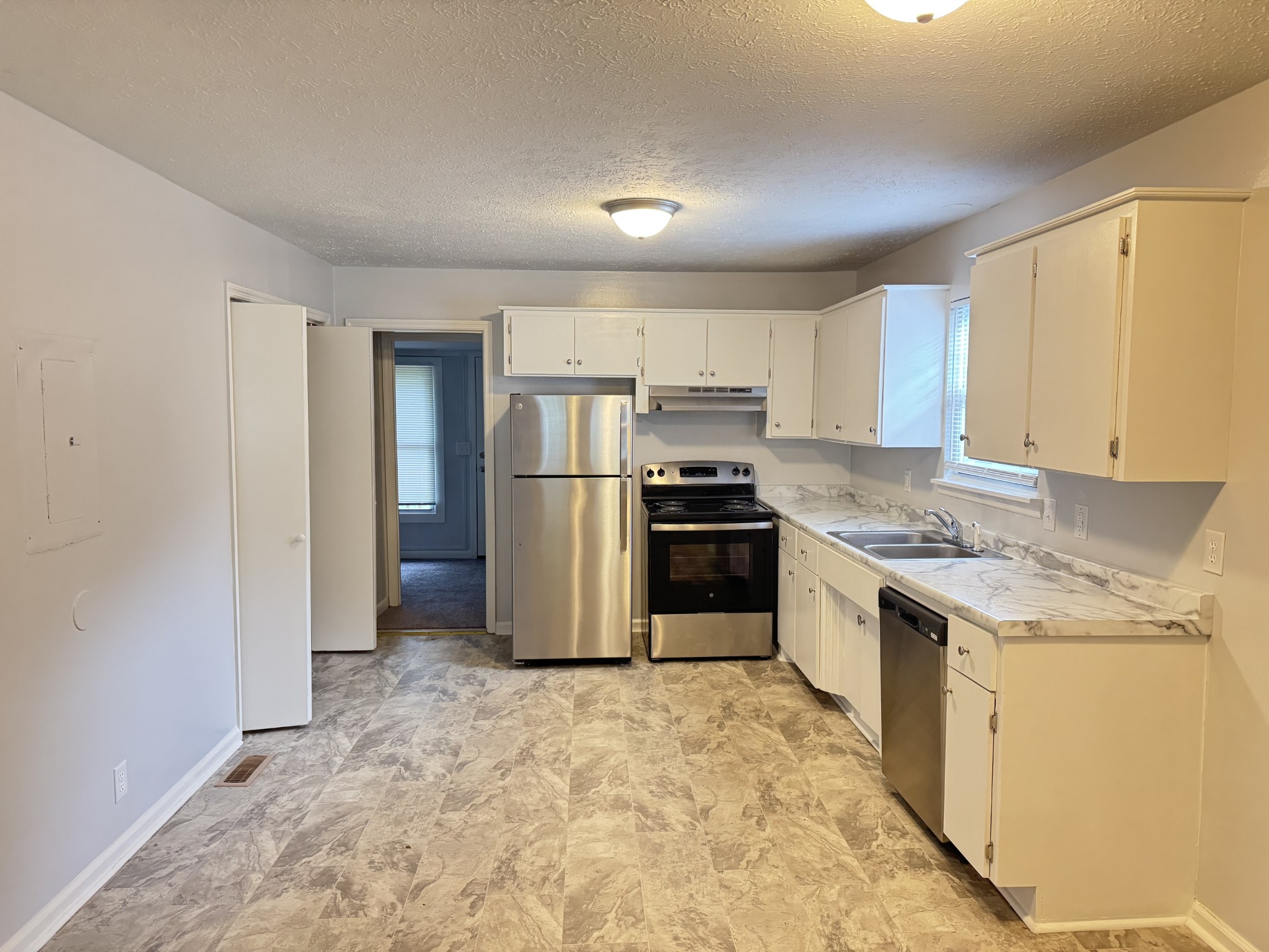 3225 Lakeford Dr
