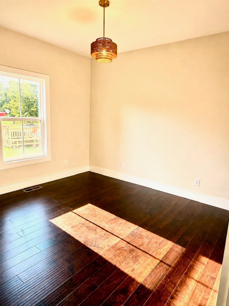 114 Honeysuckle Ln