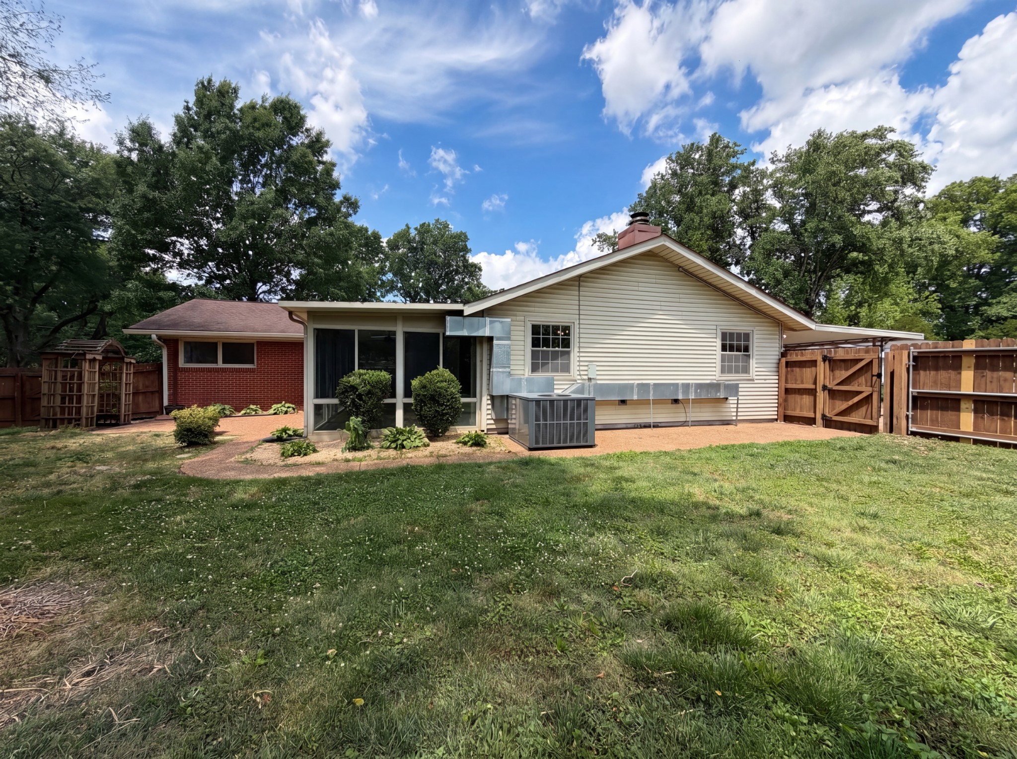 1119 Walton Dr