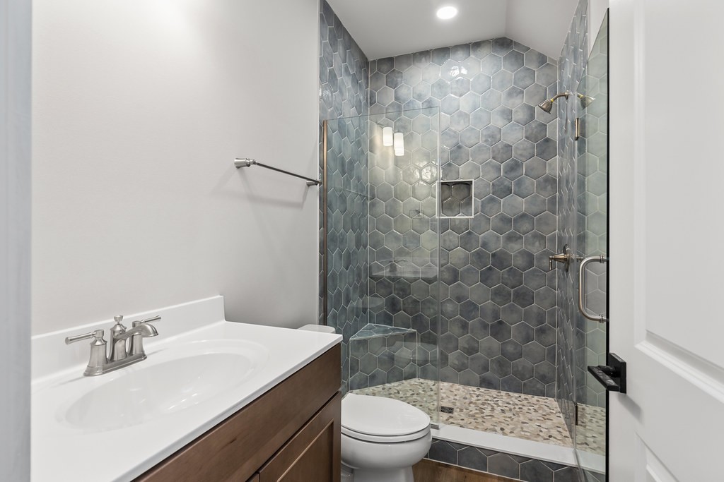 360 Reddenwood Road