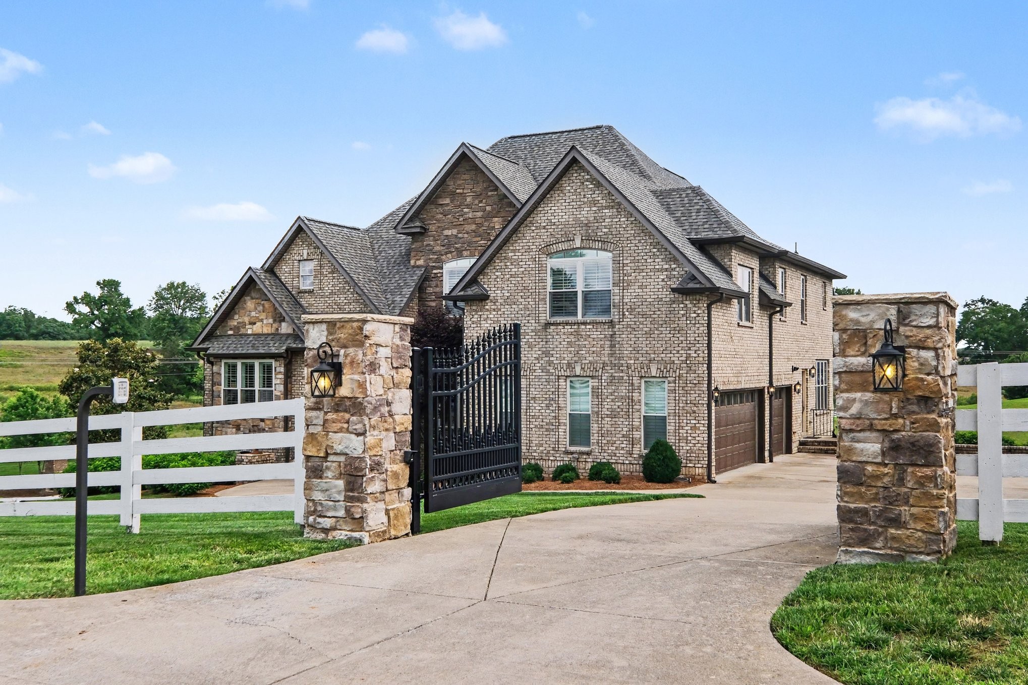 7219 Magnolia Valley Dr