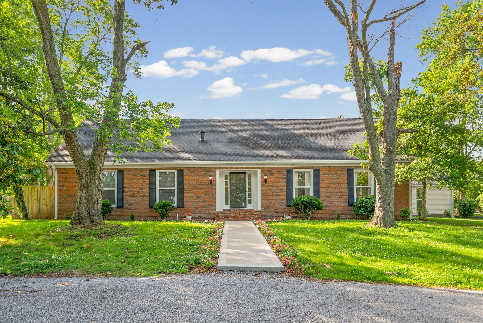 635 Country Club Ln