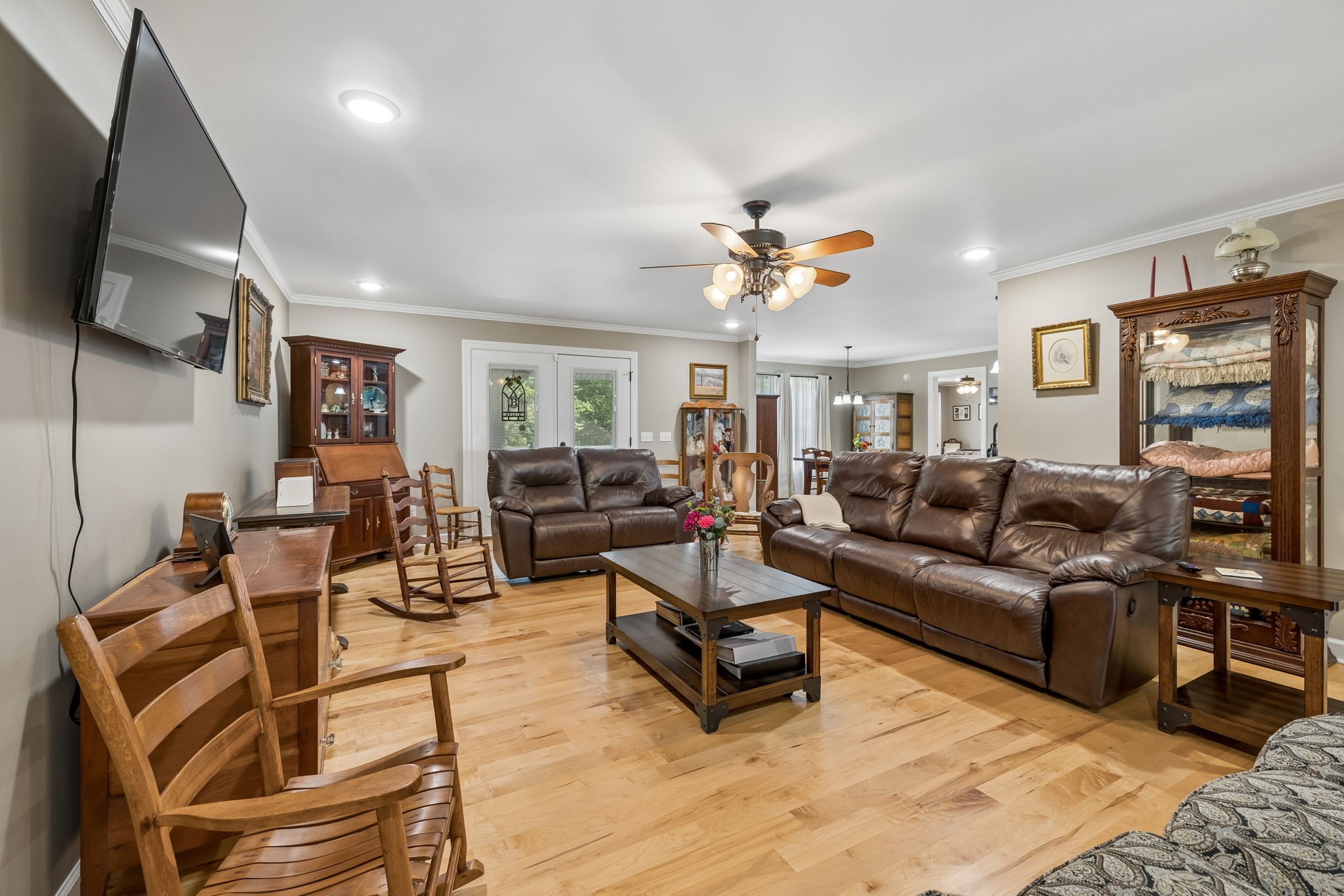 1421 Oakmont Cir