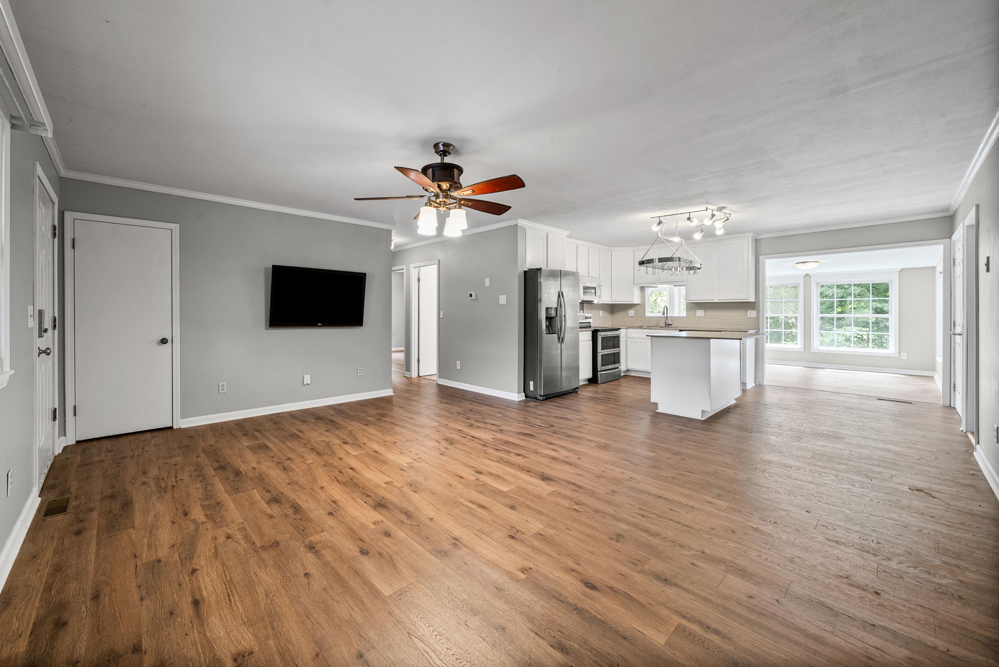 457 Lakeland Dr
